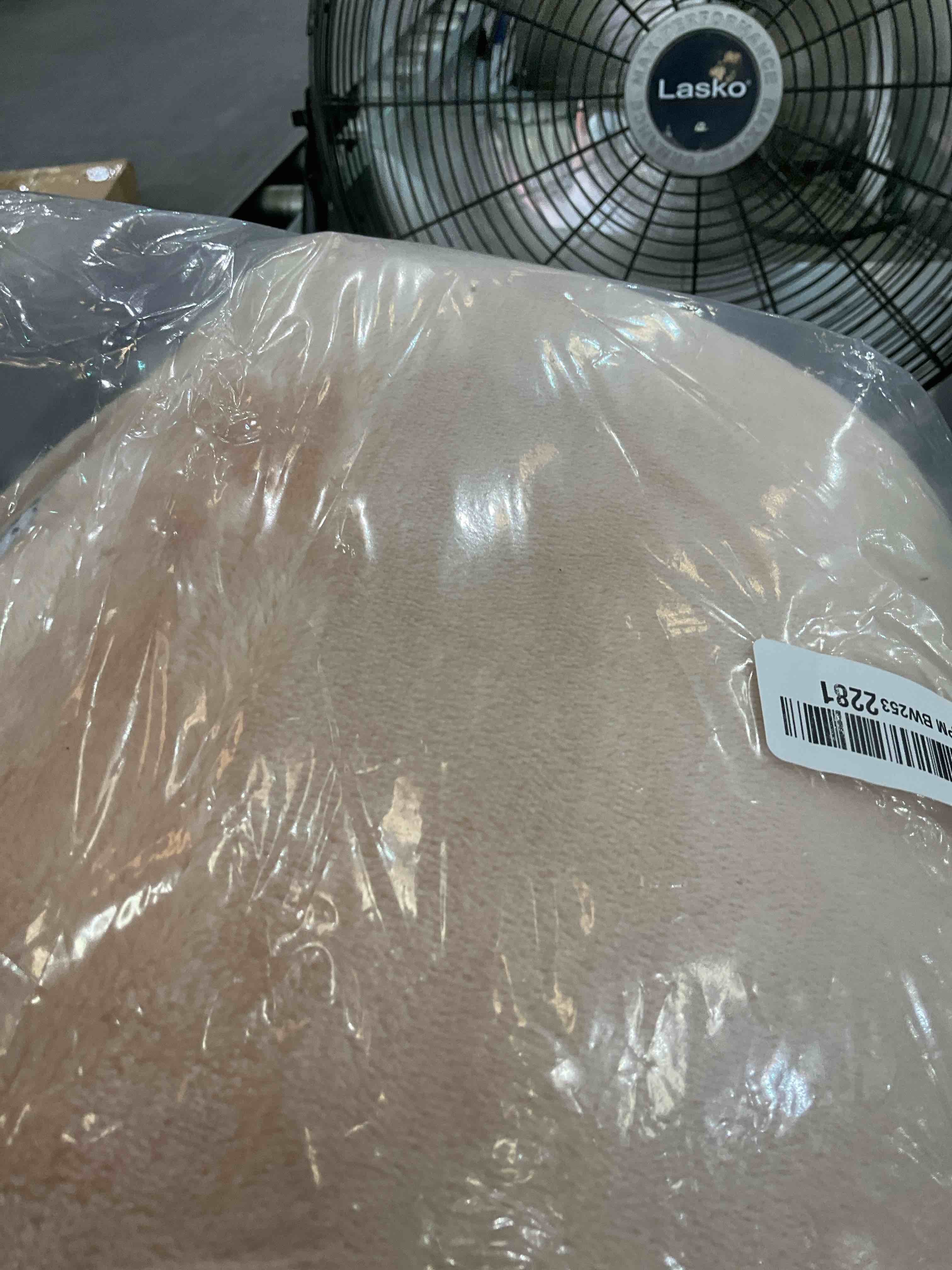 https://s3.amazonaws.com/lotting-images-prod/BargainHunt/EXS01556955_1715101015001.jpeg