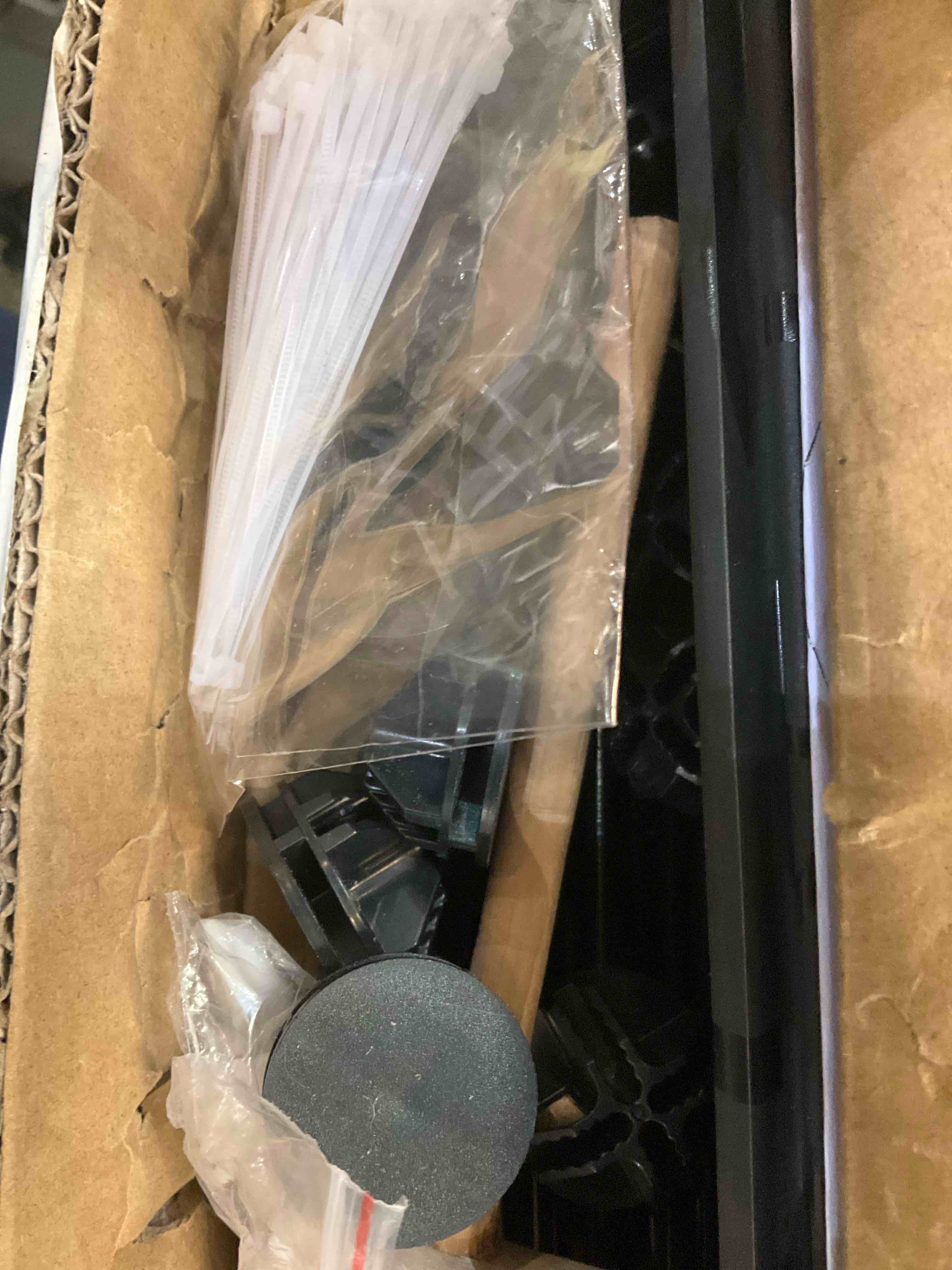 https://s3.amazonaws.com/lotting-images-prod/BargainHunt/EXS01557005_1714409185205.jpeg