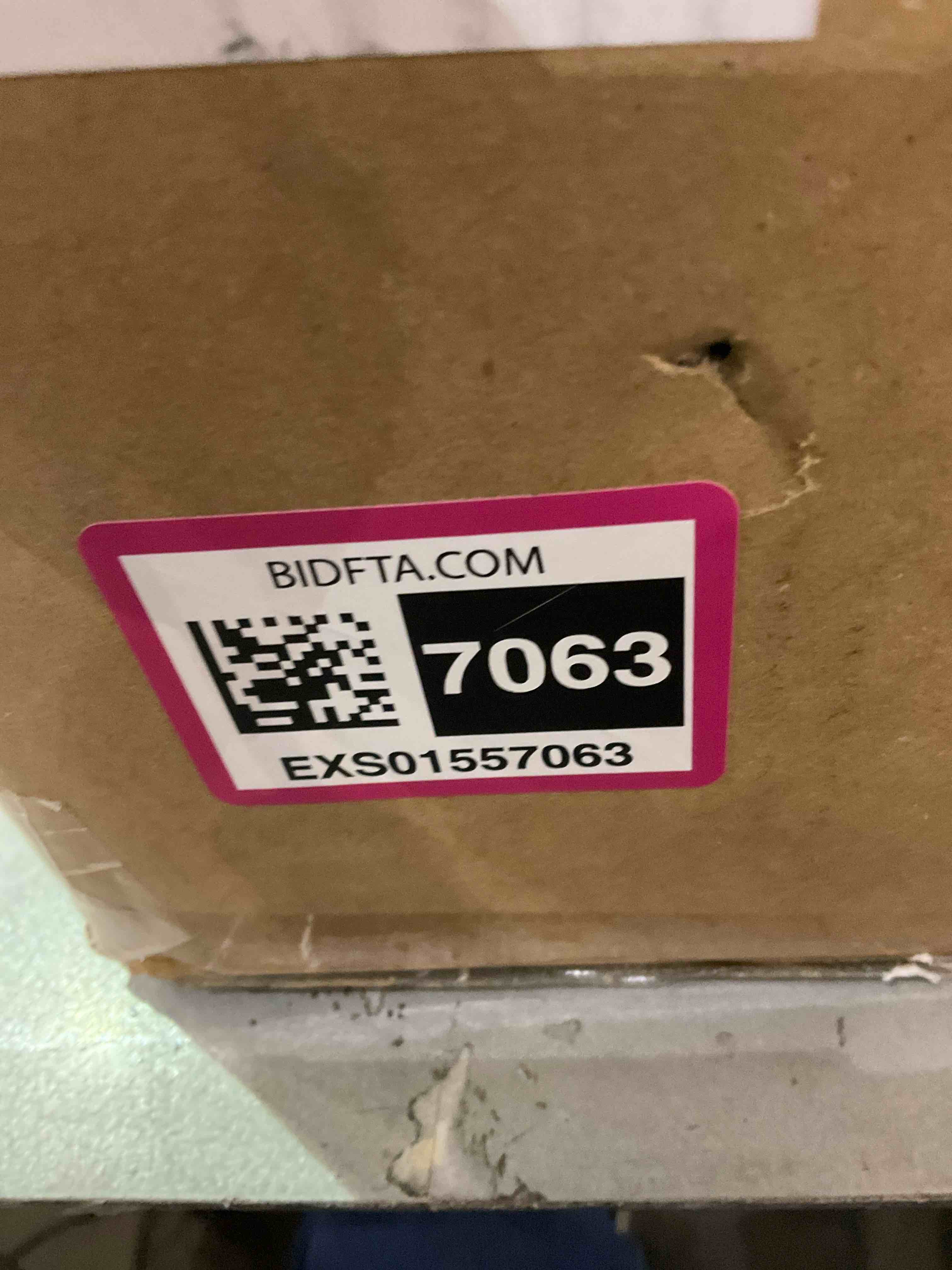 https://s3.amazonaws.com/lotting-images-prod/BargainHunt/EXS01557063_1714476451919.jpeg