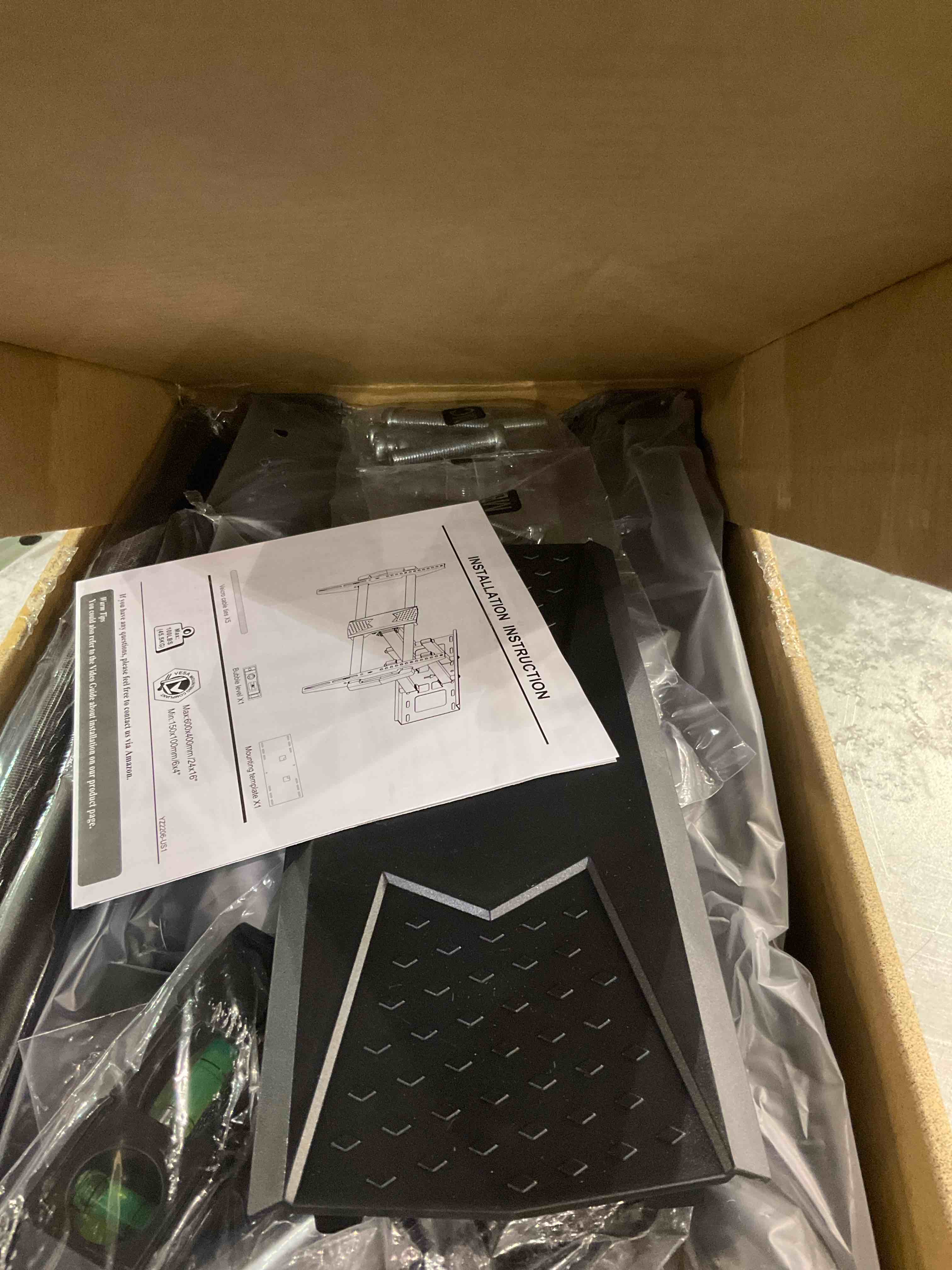 https://s3.amazonaws.com/lotting-images-prod/BargainHunt/EXS01557071_1714477451379.jpeg