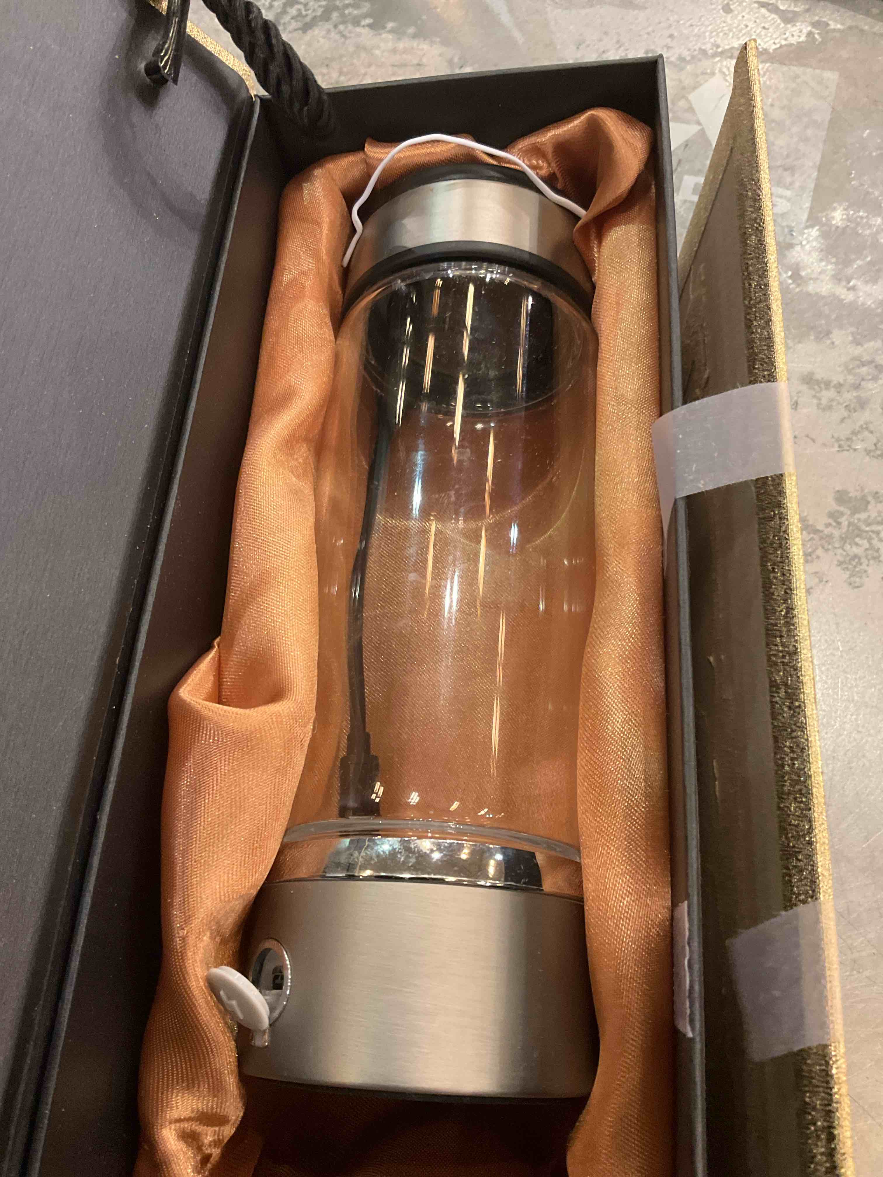 https://s3.amazonaws.com/lotting-images-prod/BargainHunt/EXS01557218_1714664989752.jpeg