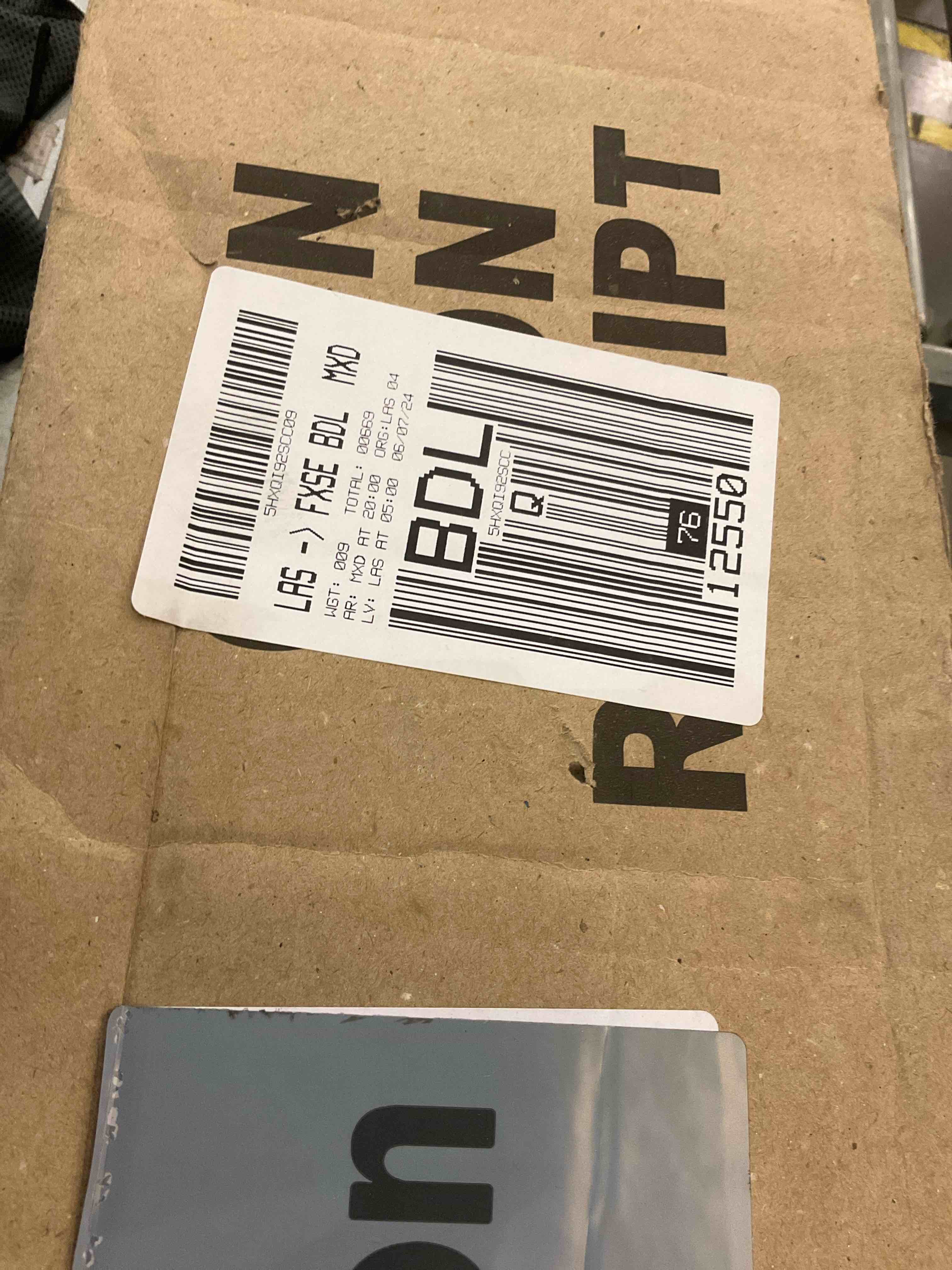 https://s3.amazonaws.com/lotting-images-prod/BargainHunt/EXS01557395_1719325279875.jpeg
