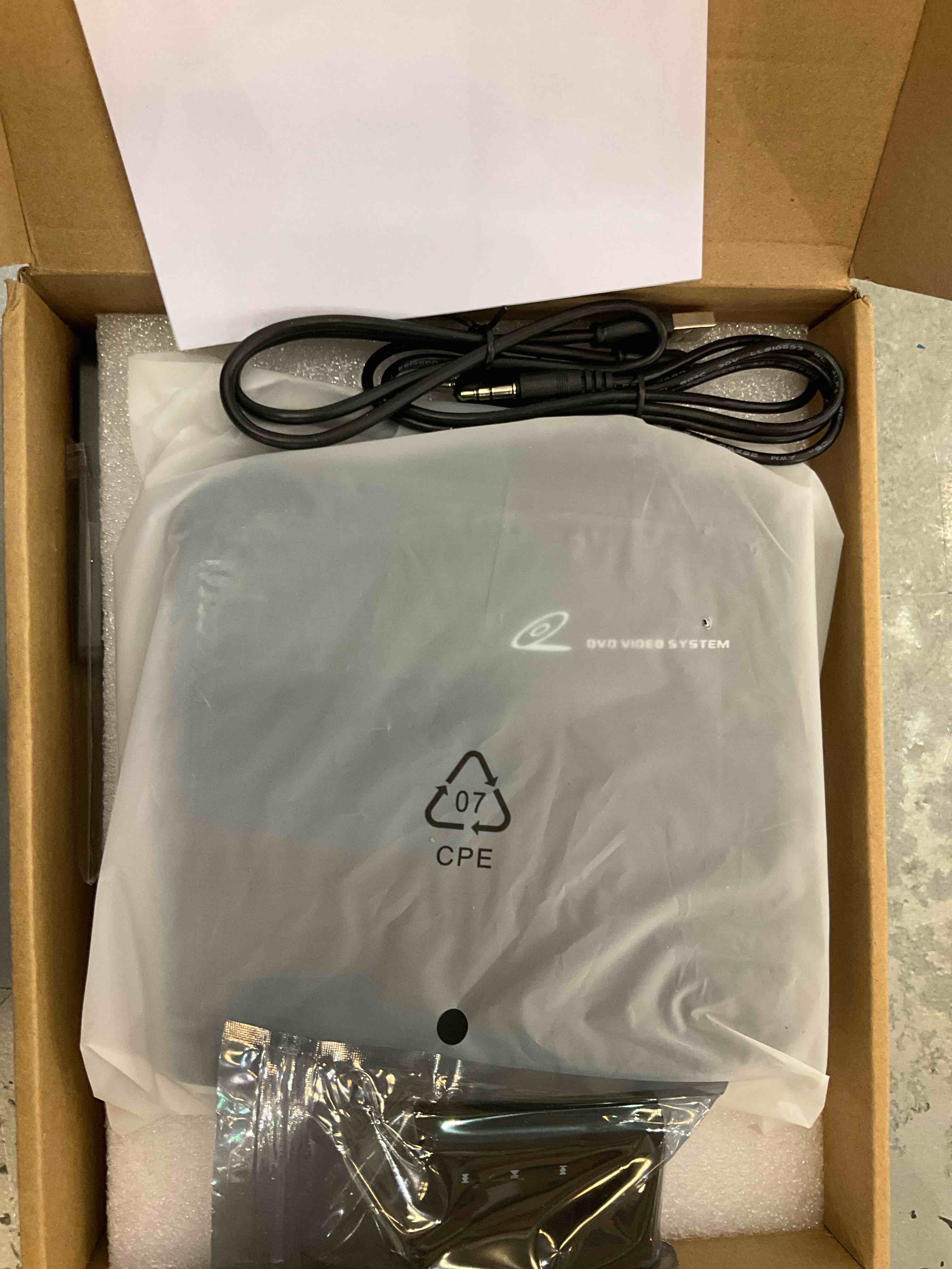 https://s3.amazonaws.com/lotting-images-prod/BargainHunt/EXS01557489_1719341328224.jpeg