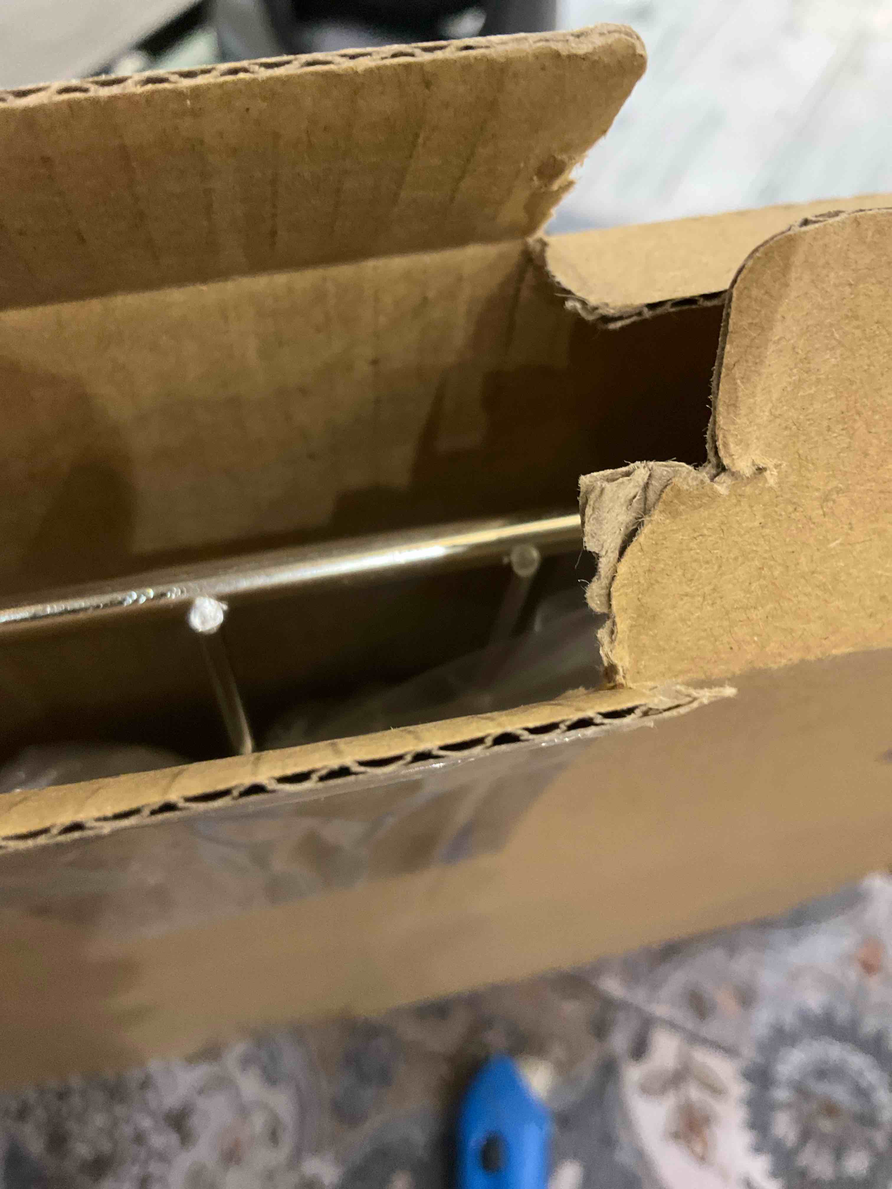 https://s3.amazonaws.com/lotting-images-prod/BargainHunt/EXS01557835_1715005077774.jpeg
