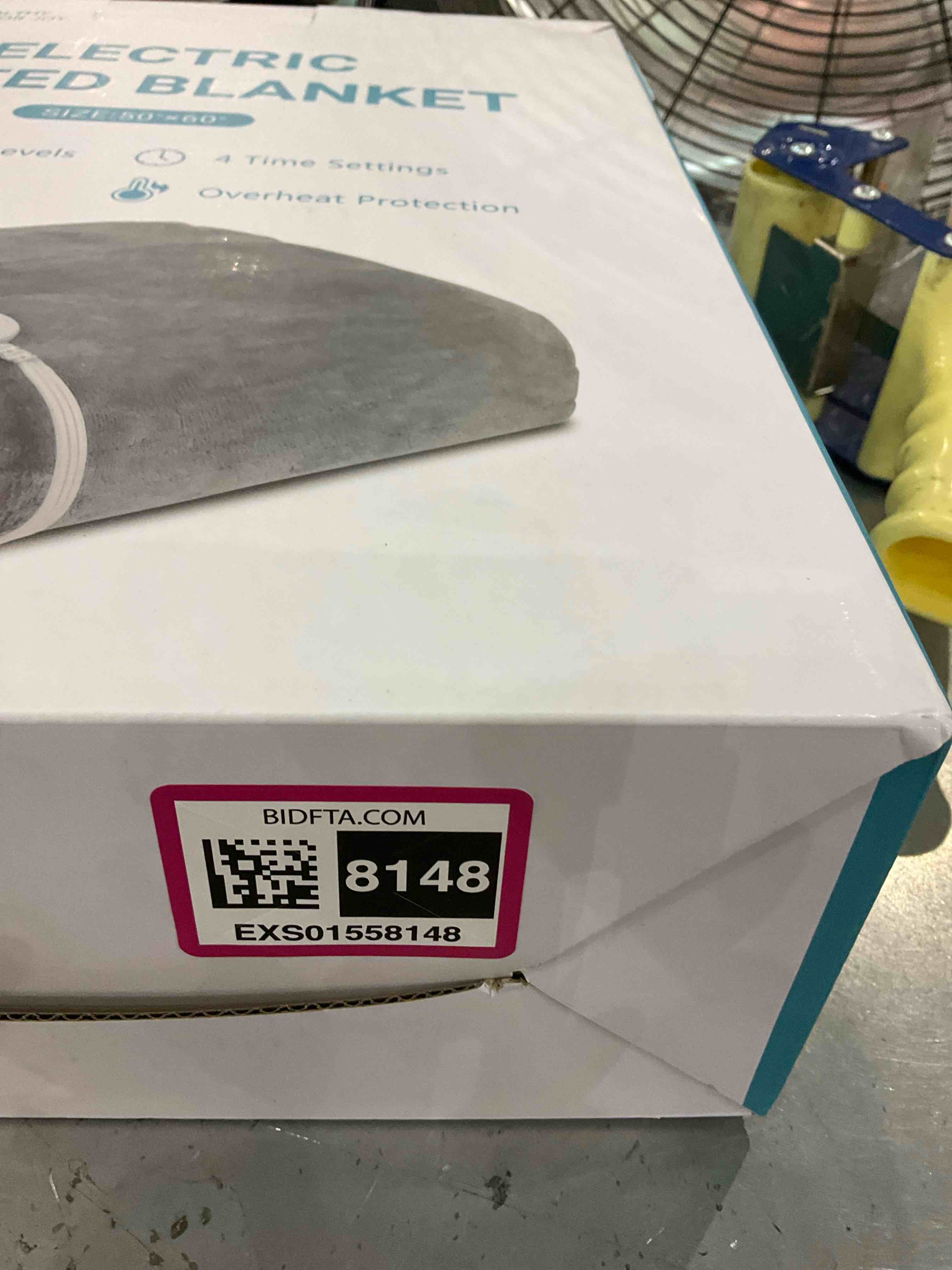 https://s3.amazonaws.com/lotting-images-prod/BargainHunt/EXS01558148_1715859343609.jpeg