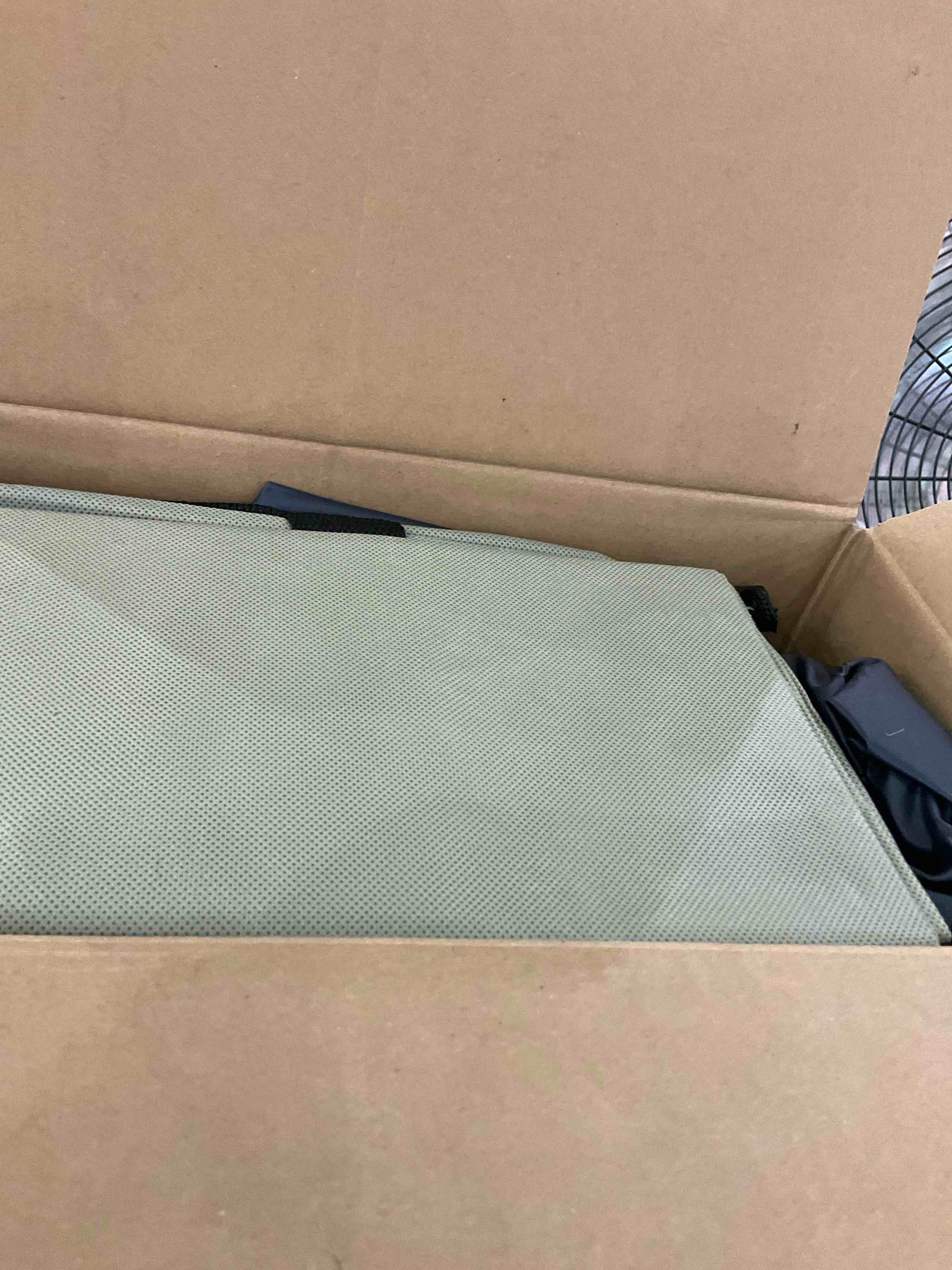 https://s3.amazonaws.com/lotting-images-prod/BargainHunt/EXS01558246_1715868282212.jpeg