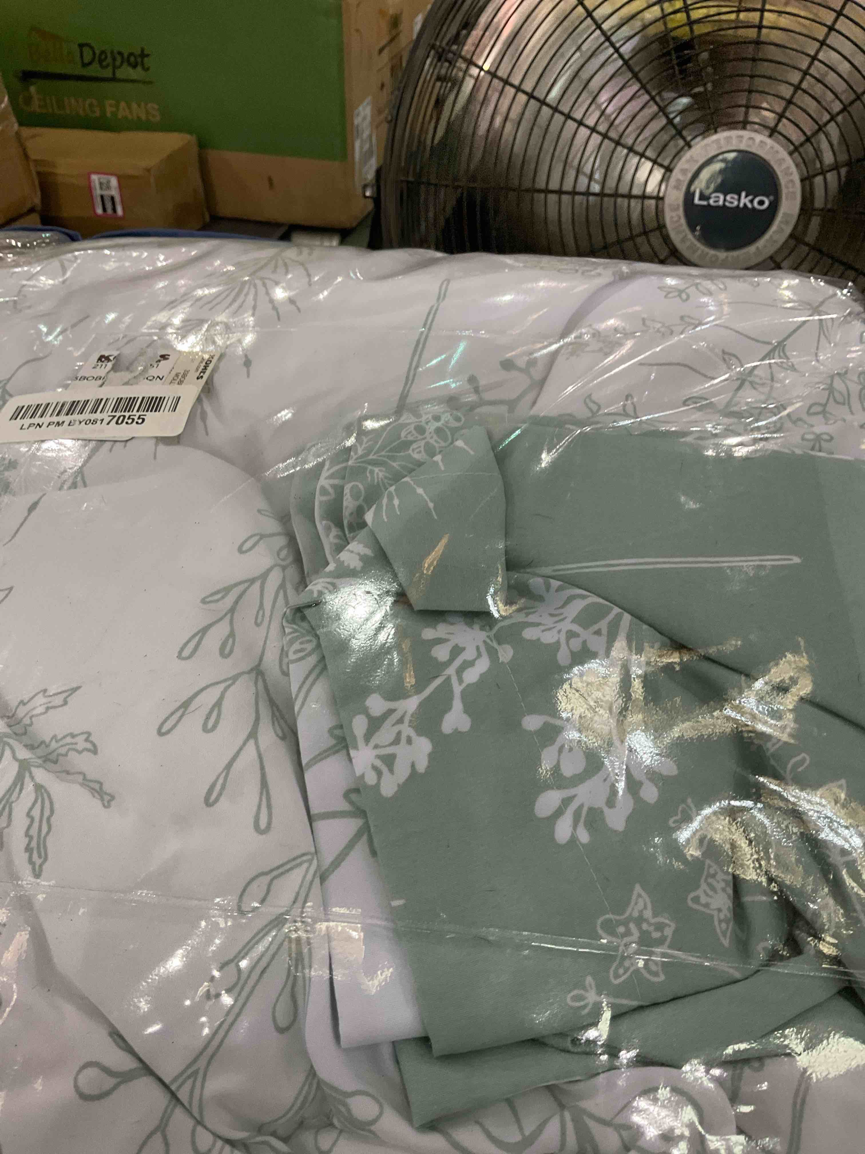 https://s3.amazonaws.com/lotting-images-prod/BargainHunt/EXS01558340_1715879366216.jpeg