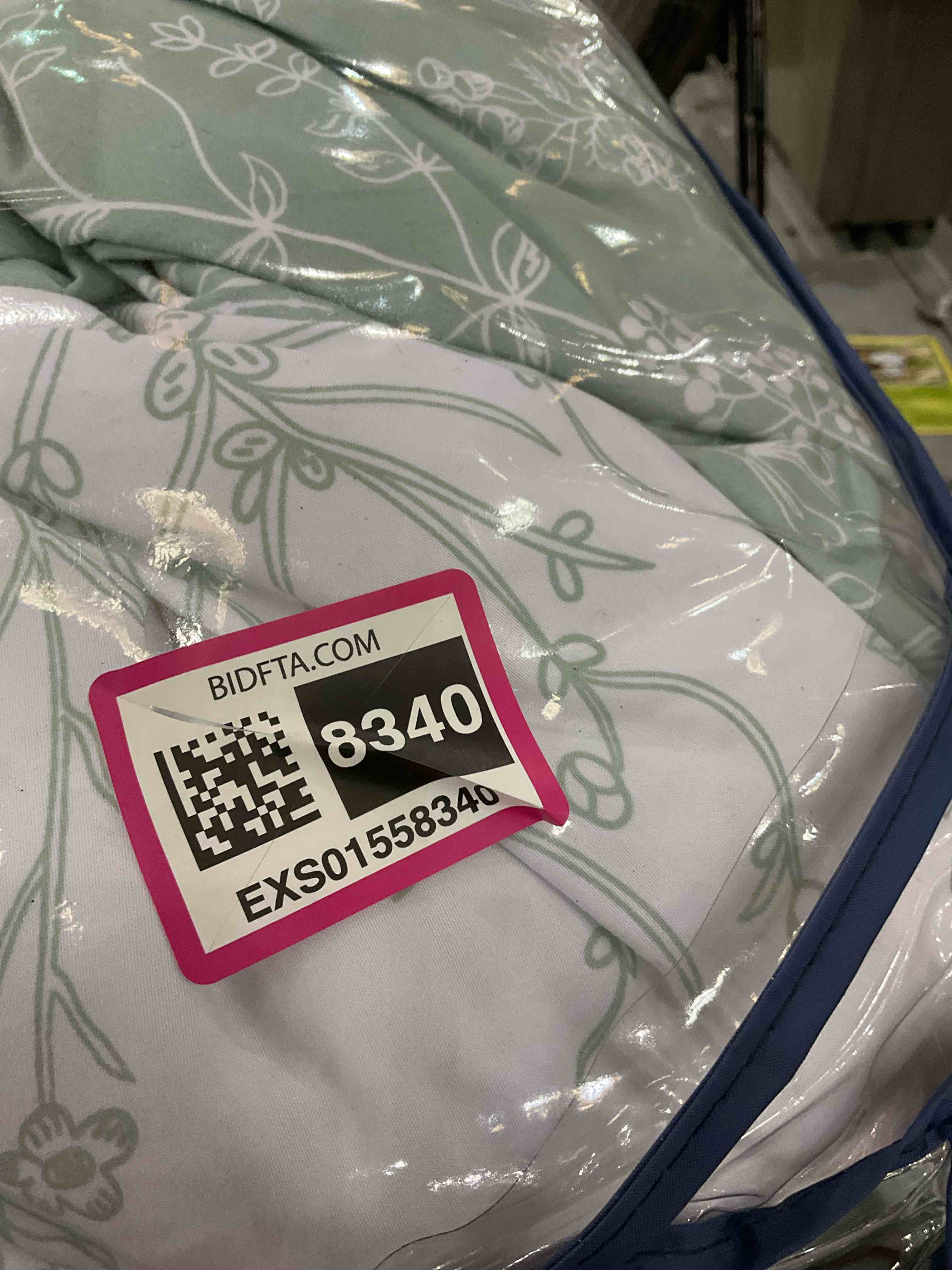 https://s3.amazonaws.com/lotting-images-prod/BargainHunt/EXS01558340_1715879374451.jpeg