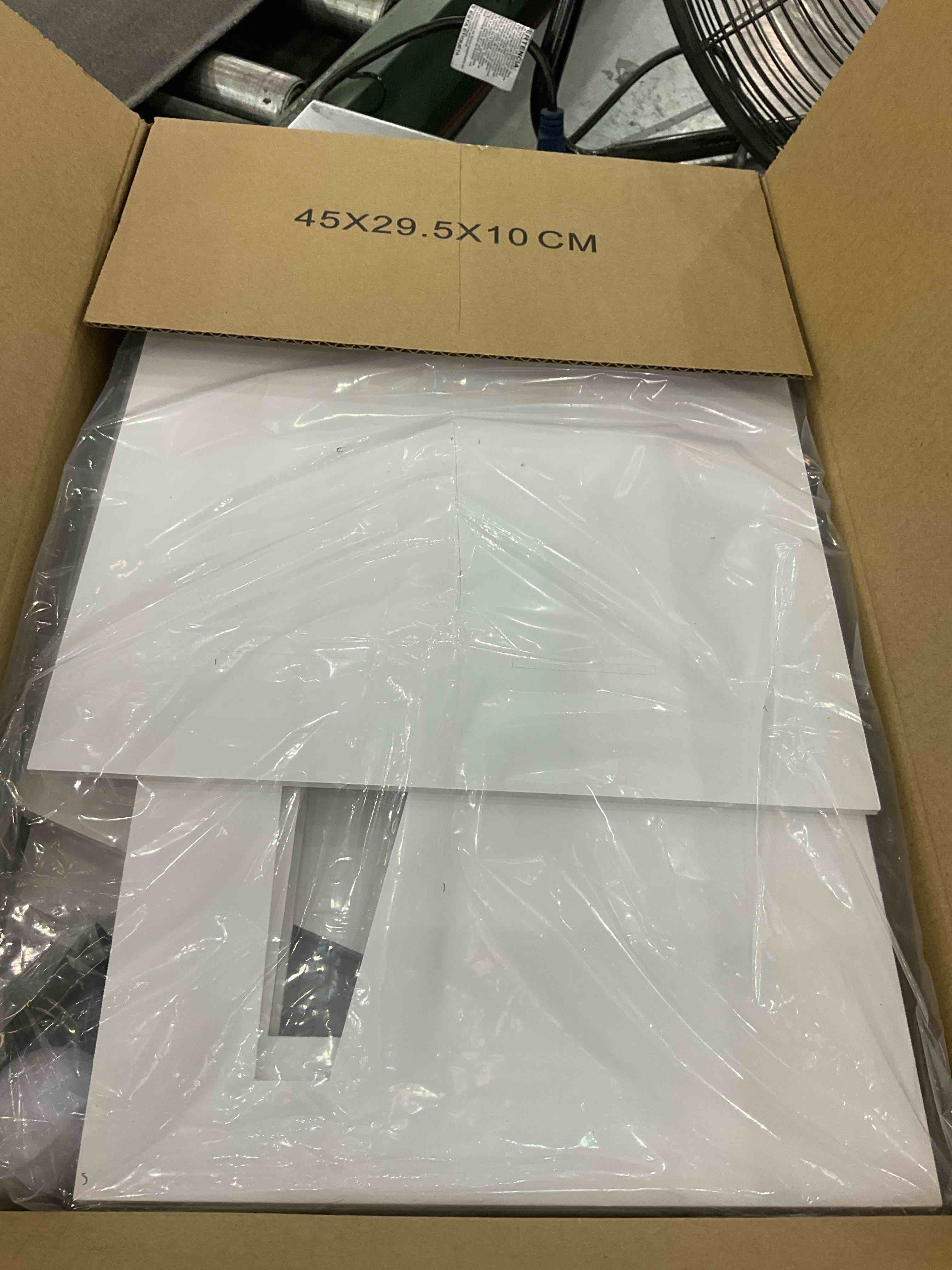 https://s3.amazonaws.com/lotting-images-prod/BargainHunt/EXS01558350_1715880127921.jpeg