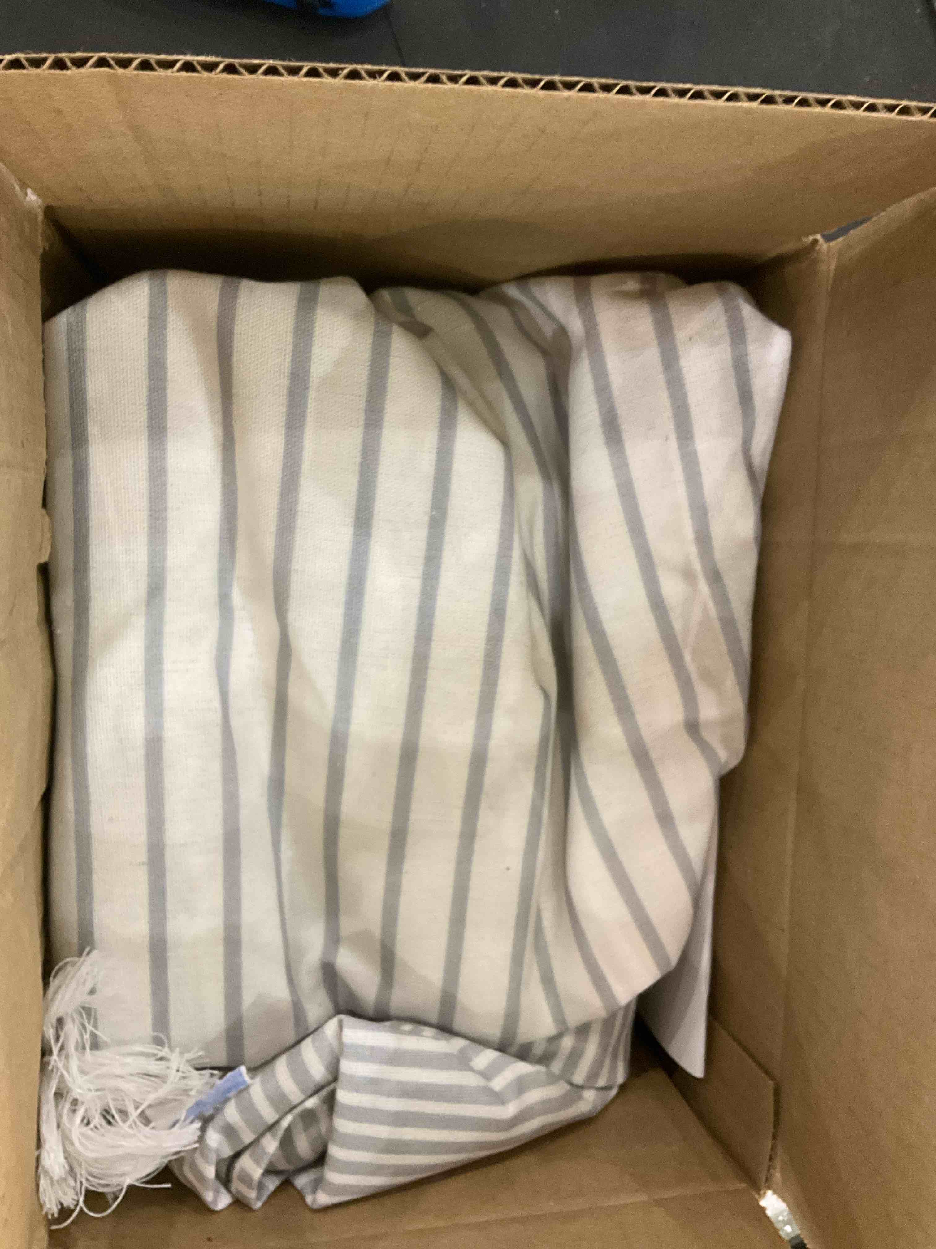 https://s3.amazonaws.com/lotting-images-prod/BargainHunt/EXS01558542_1714394891331.jpeg
