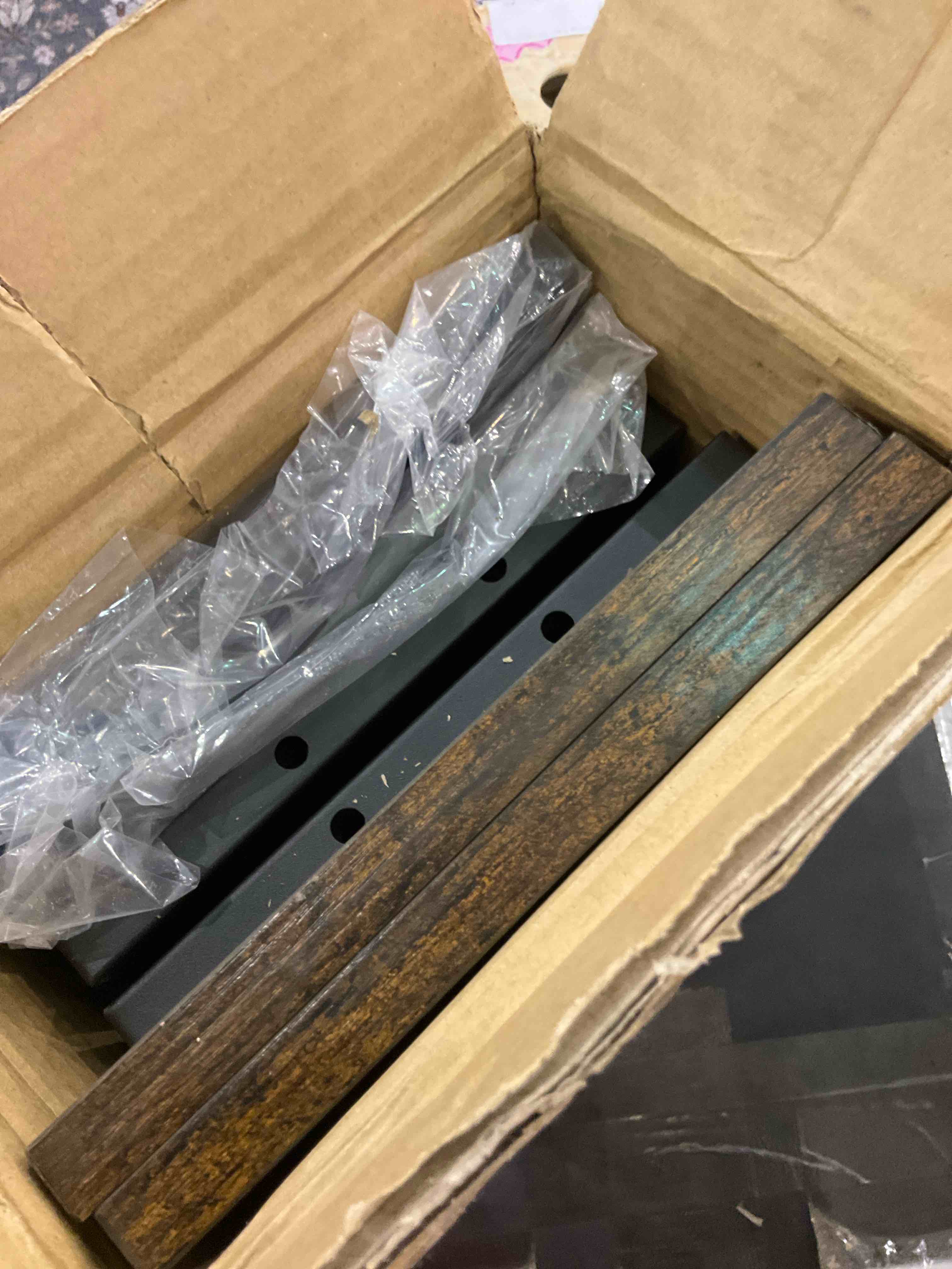 https://s3.amazonaws.com/lotting-images-prod/BargainHunt/EXS01558810_1714996430510.jpeg