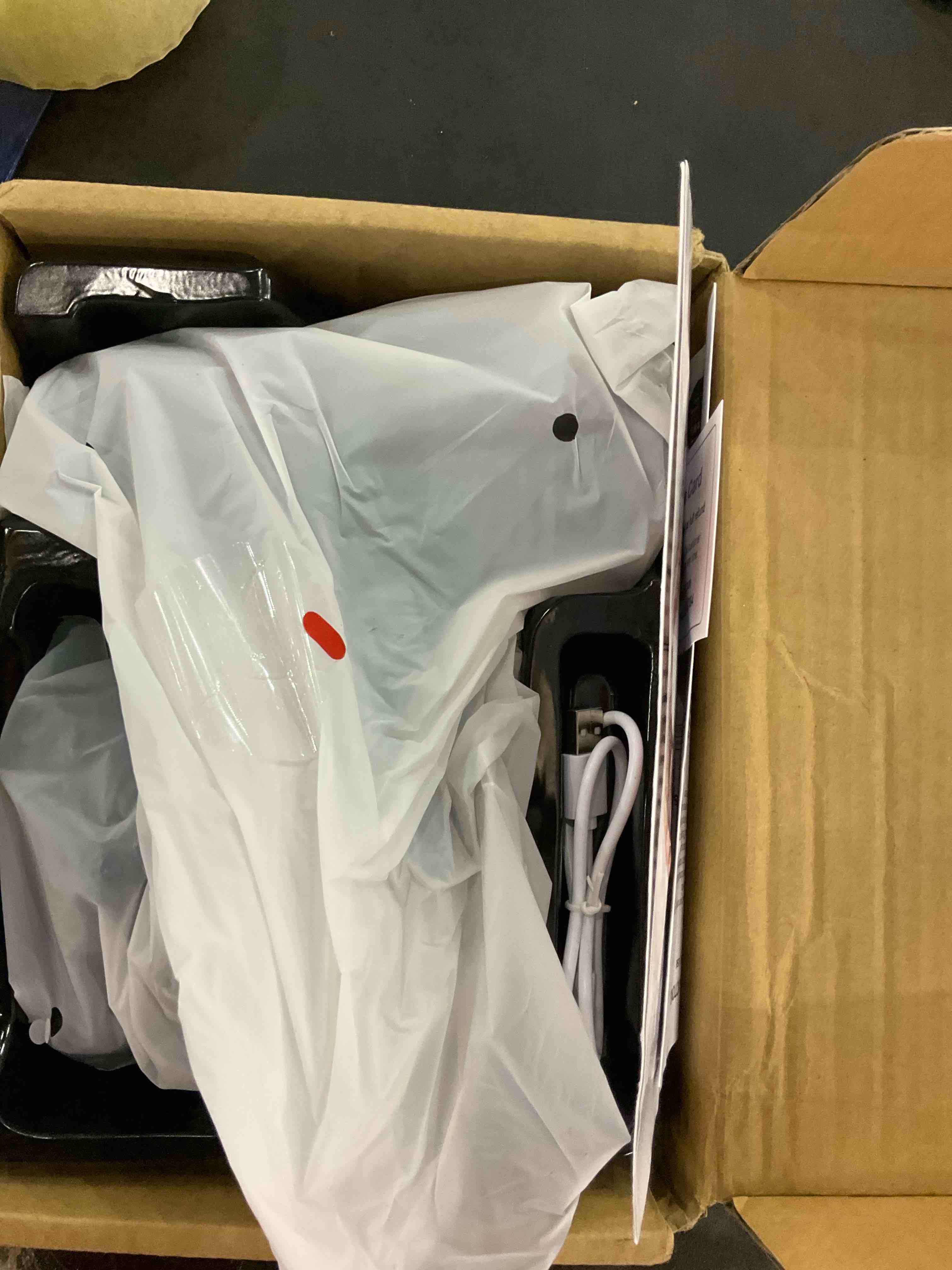 https://s3.amazonaws.com/lotting-images-prod/BargainHunt/EXS01558814_1714996809777.jpeg