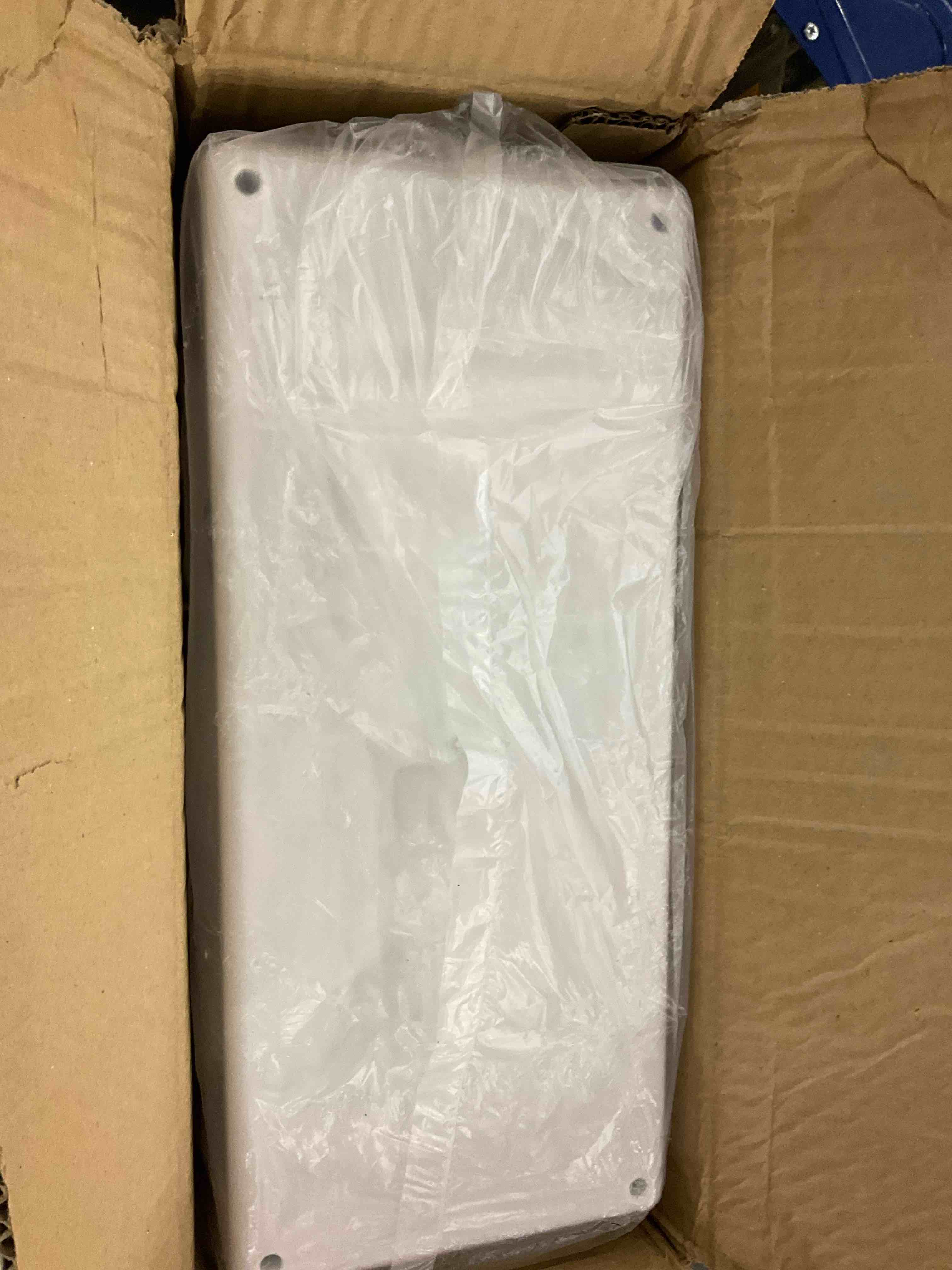 https://s3.amazonaws.com/lotting-images-prod/BargainHunt/EXS01558965_1715181970568.jpeg