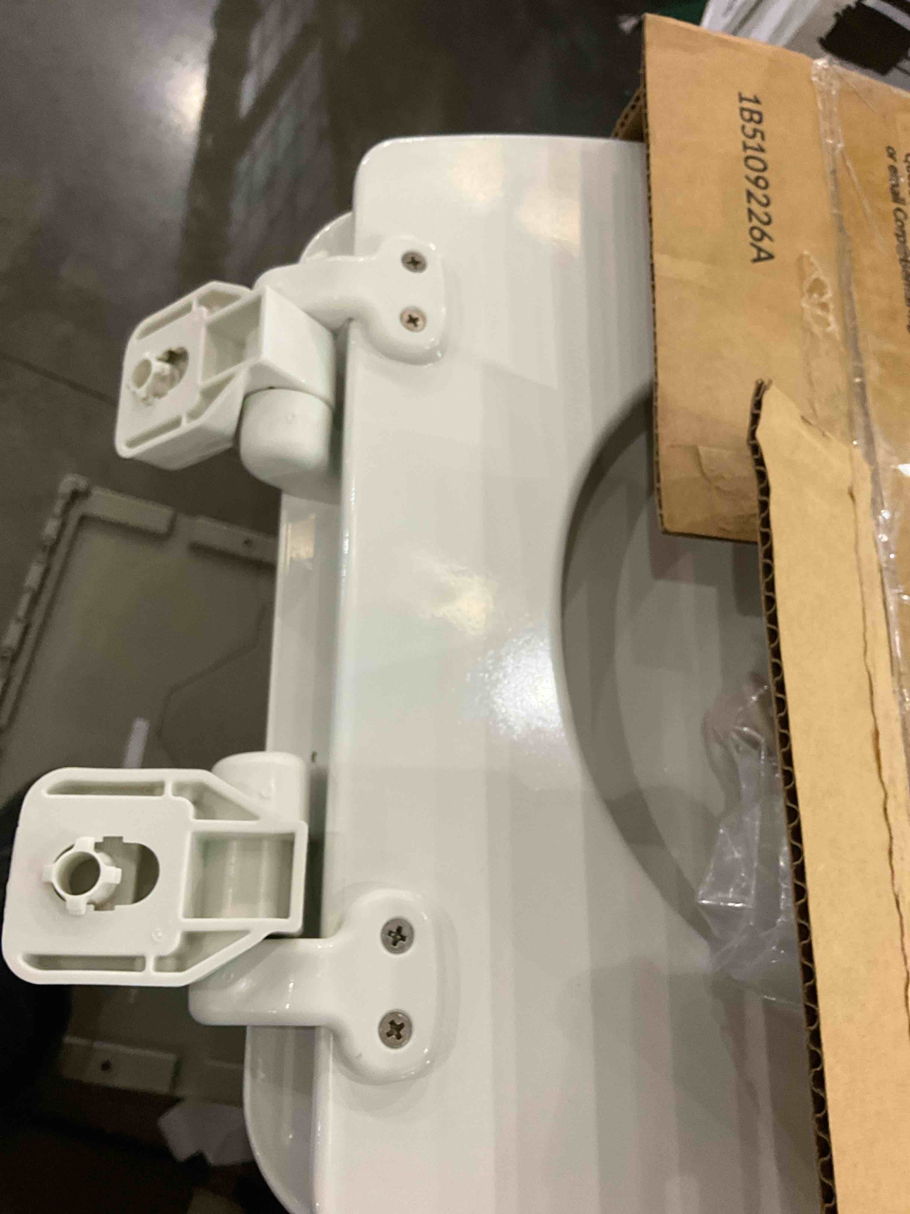 https://s3.amazonaws.com/lotting-images-prod/BargainHunt/EXS01558969_1715182457056.jpeg
