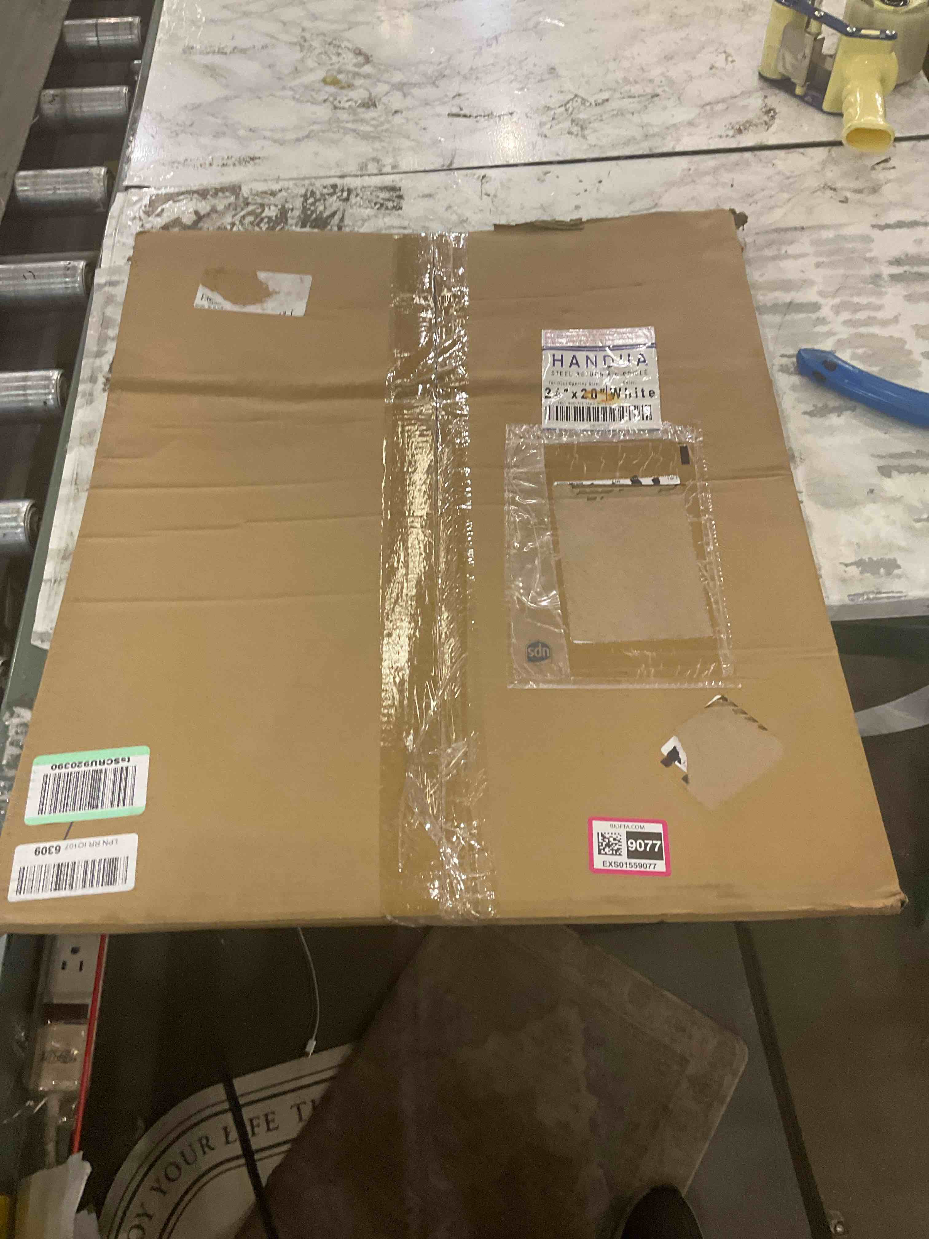 https://s3.amazonaws.com/lotting-images-prod/BargainHunt/EXS01559077_1715090727272.jpeg