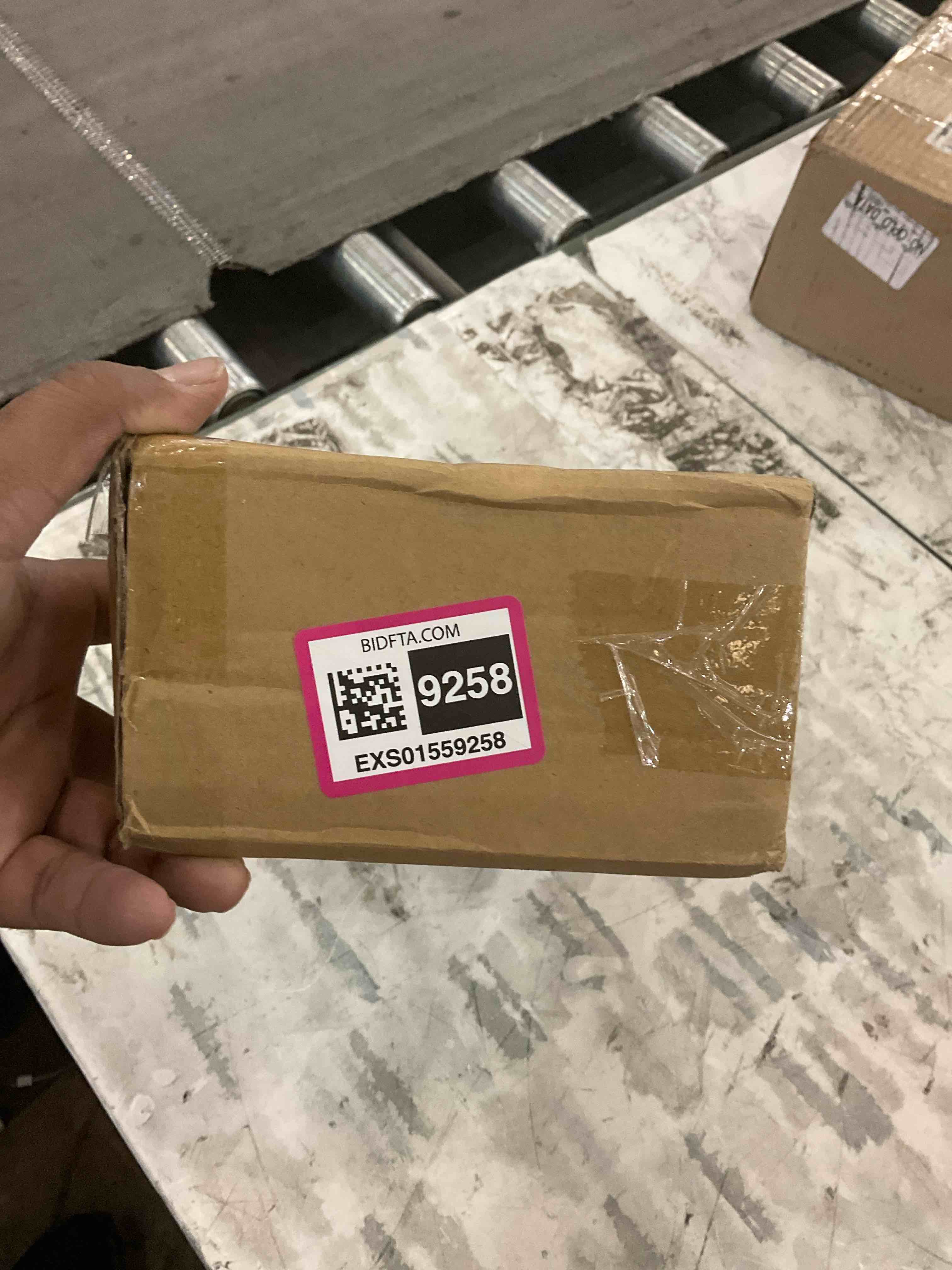 https://s3.amazonaws.com/lotting-images-prod/BargainHunt/EXS01559258_1715194876096.jpeg