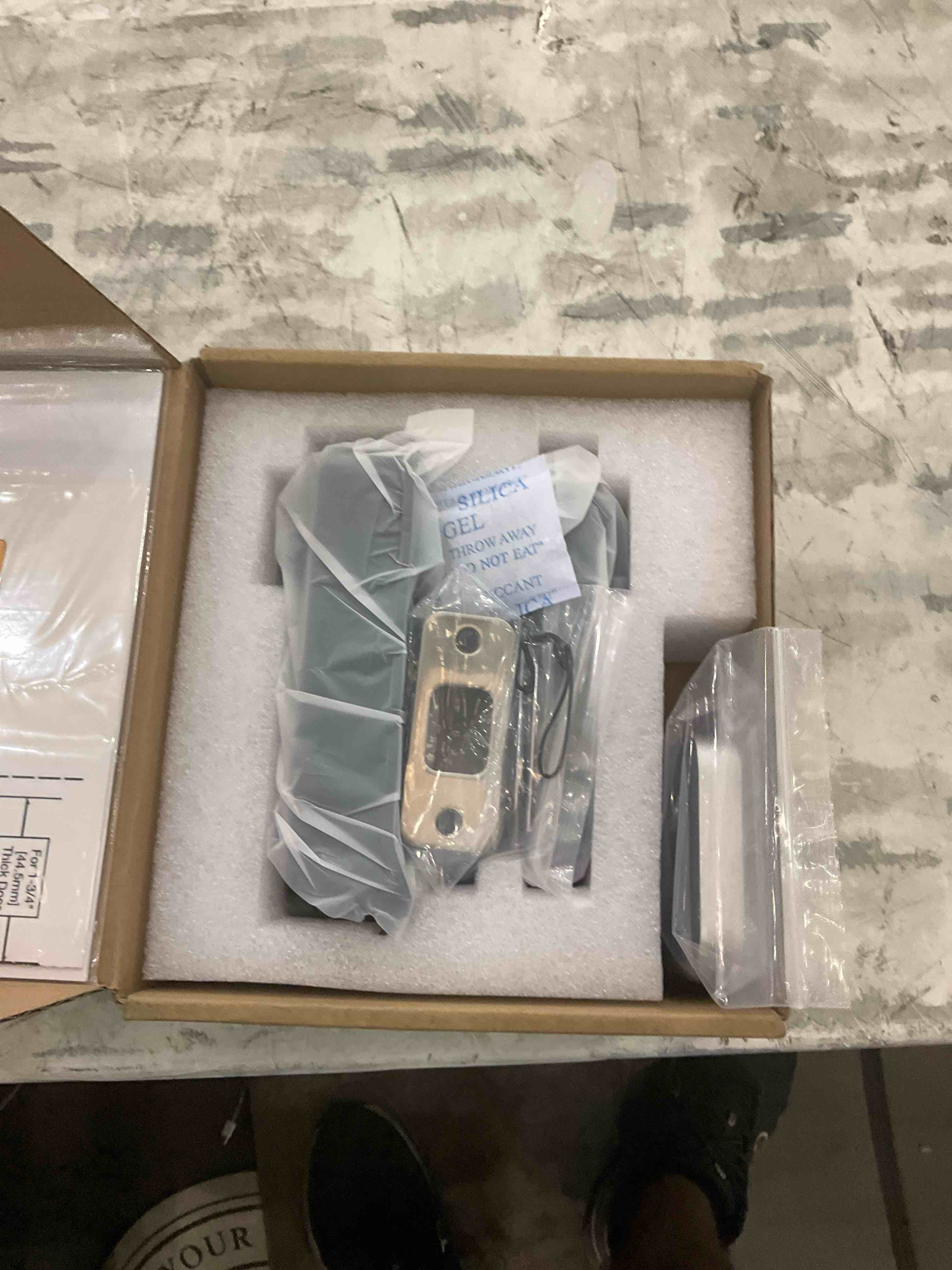 https://s3.amazonaws.com/lotting-images-prod/BargainHunt/EXS01559260_1715194979698.jpeg