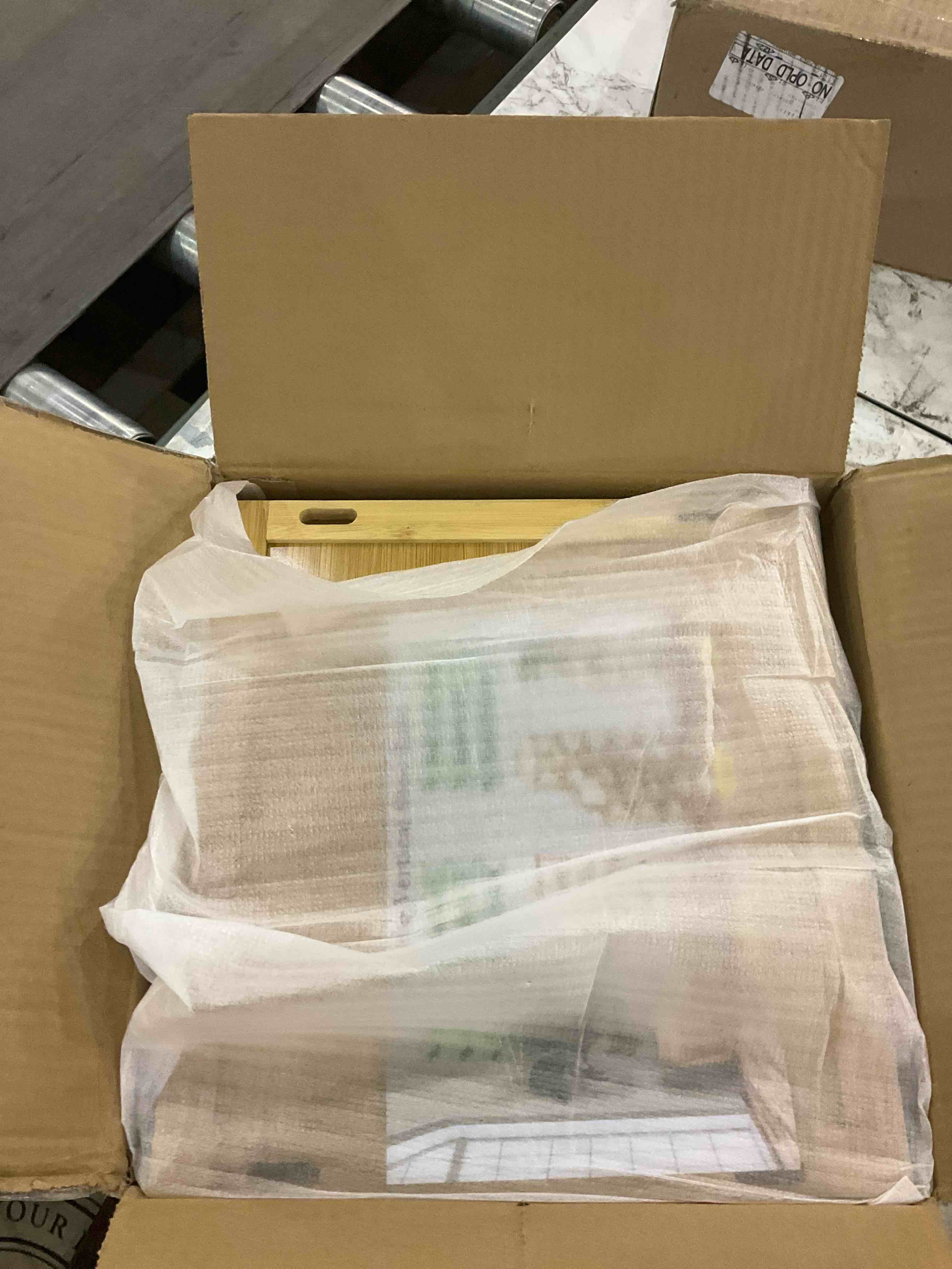 https://s3.amazonaws.com/lotting-images-prod/BargainHunt/EXS01559263_1715253214645.jpeg