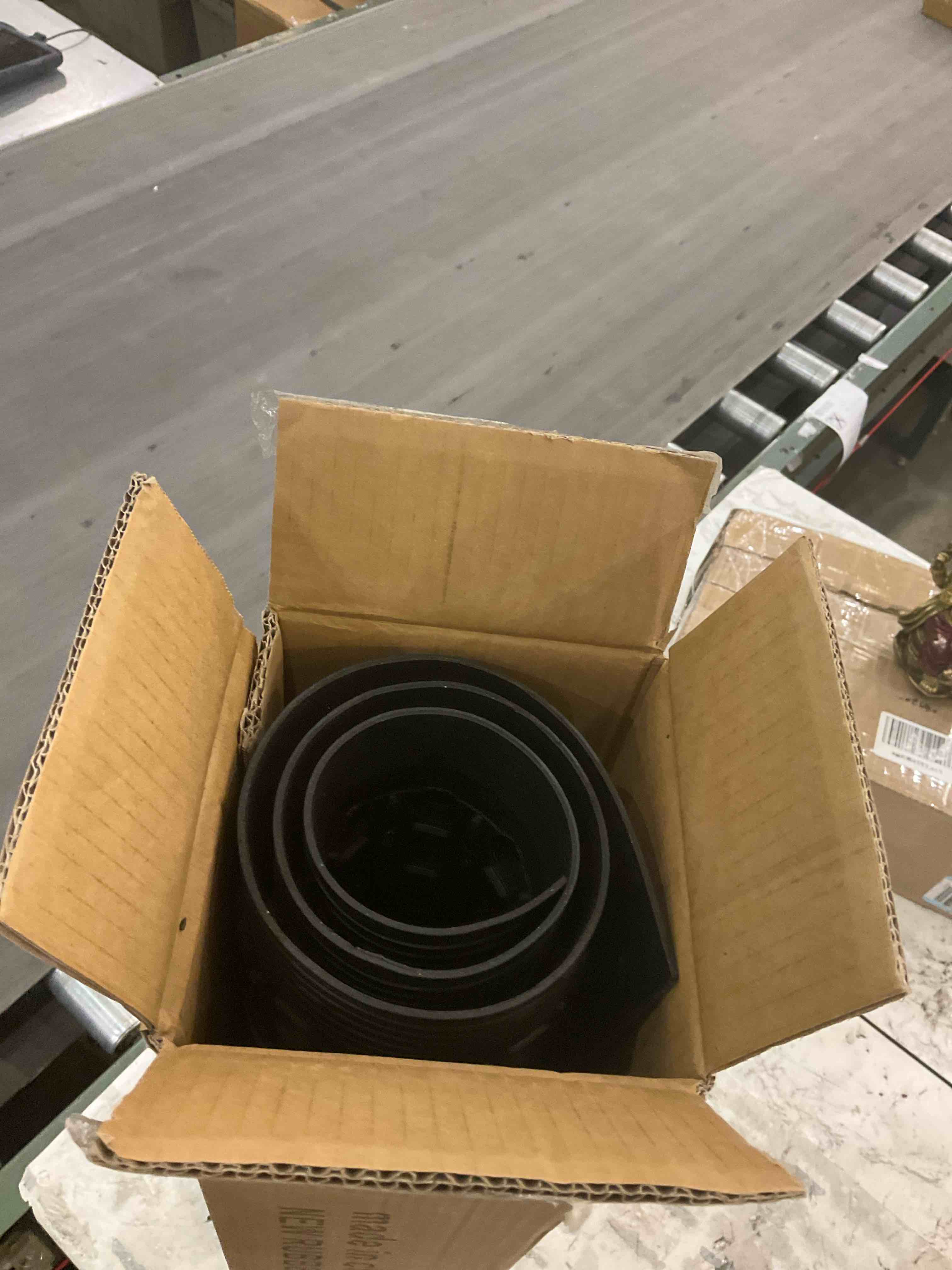 https://s3.amazonaws.com/lotting-images-prod/BargainHunt/EXS01559311_1715347784043.jpeg