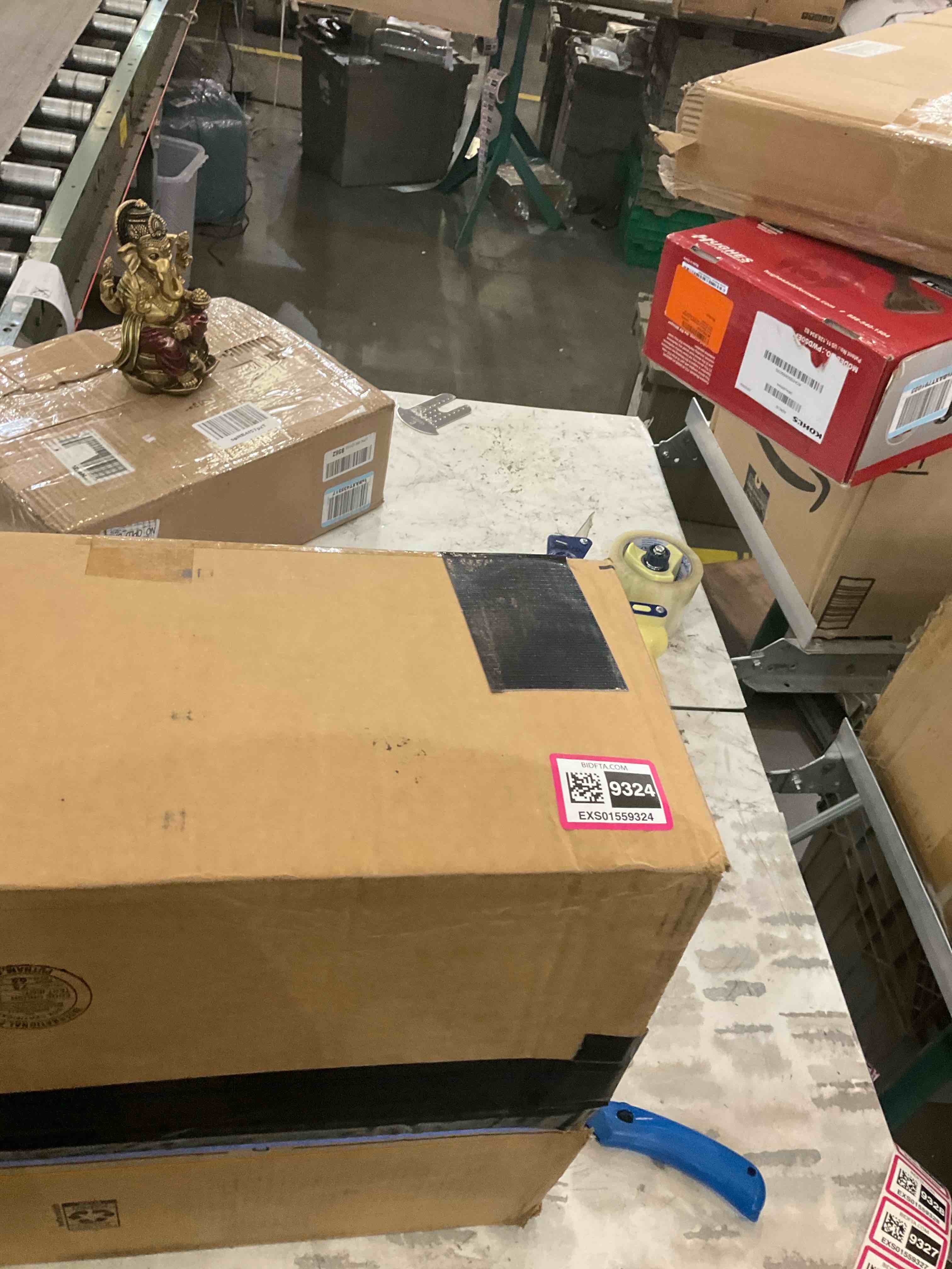 https://s3.amazonaws.com/lotting-images-prod/BargainHunt/EXS01559324_1715349614880.jpeg