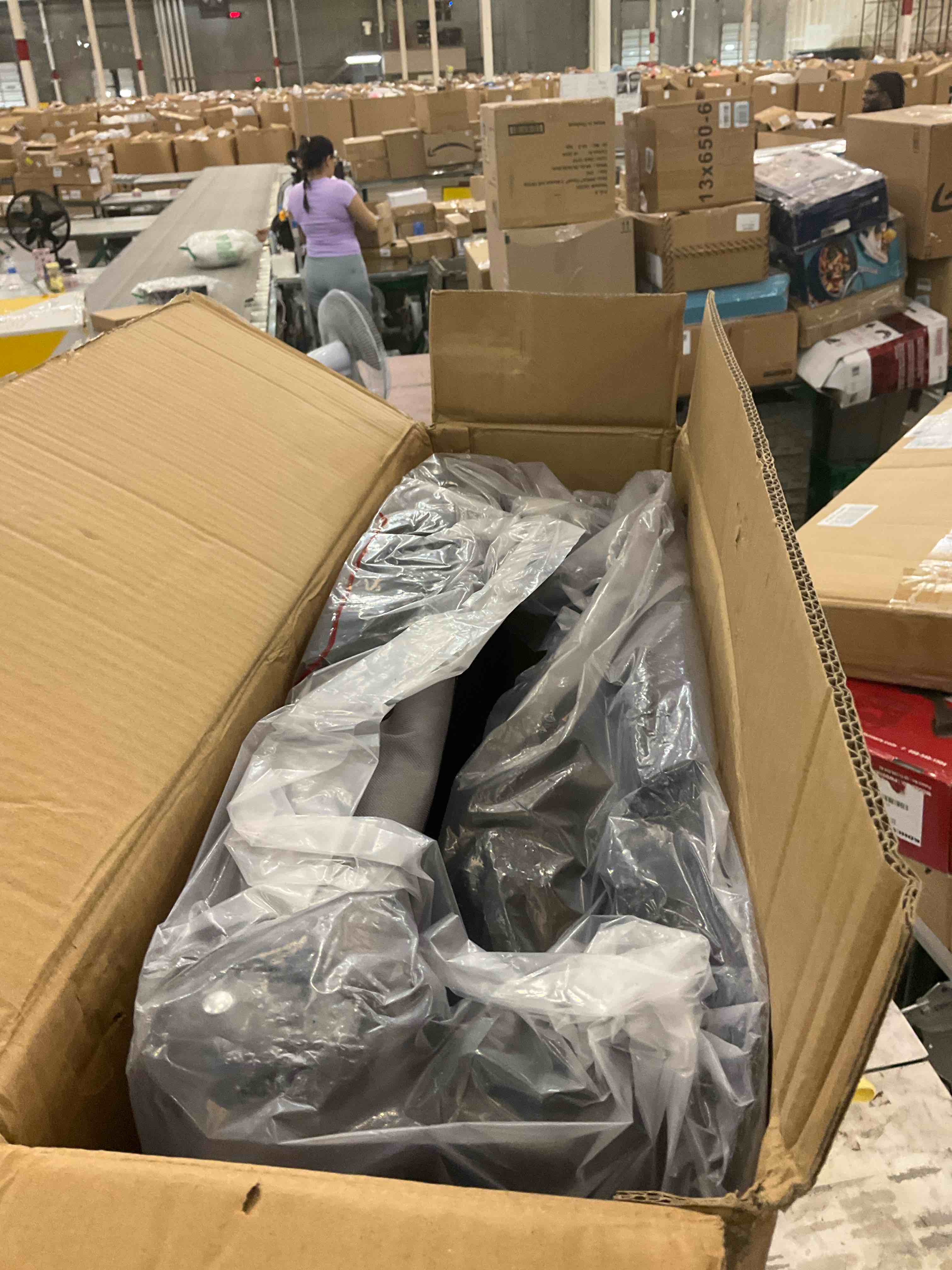 https://s3.amazonaws.com/lotting-images-prod/BargainHunt/EXS01559325_1715349706760.jpeg