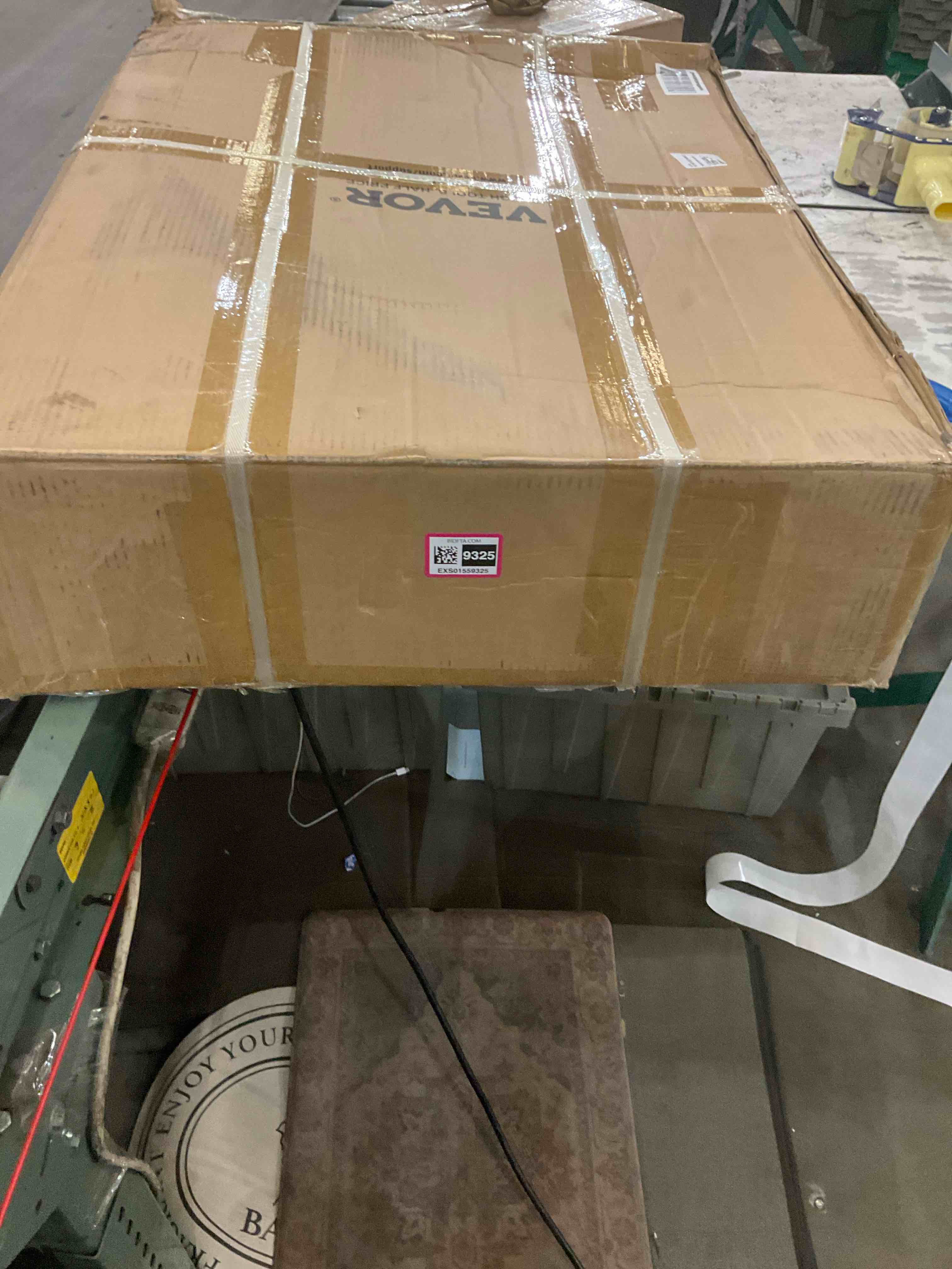 https://s3.amazonaws.com/lotting-images-prod/BargainHunt/EXS01559325_1715349737828.jpeg