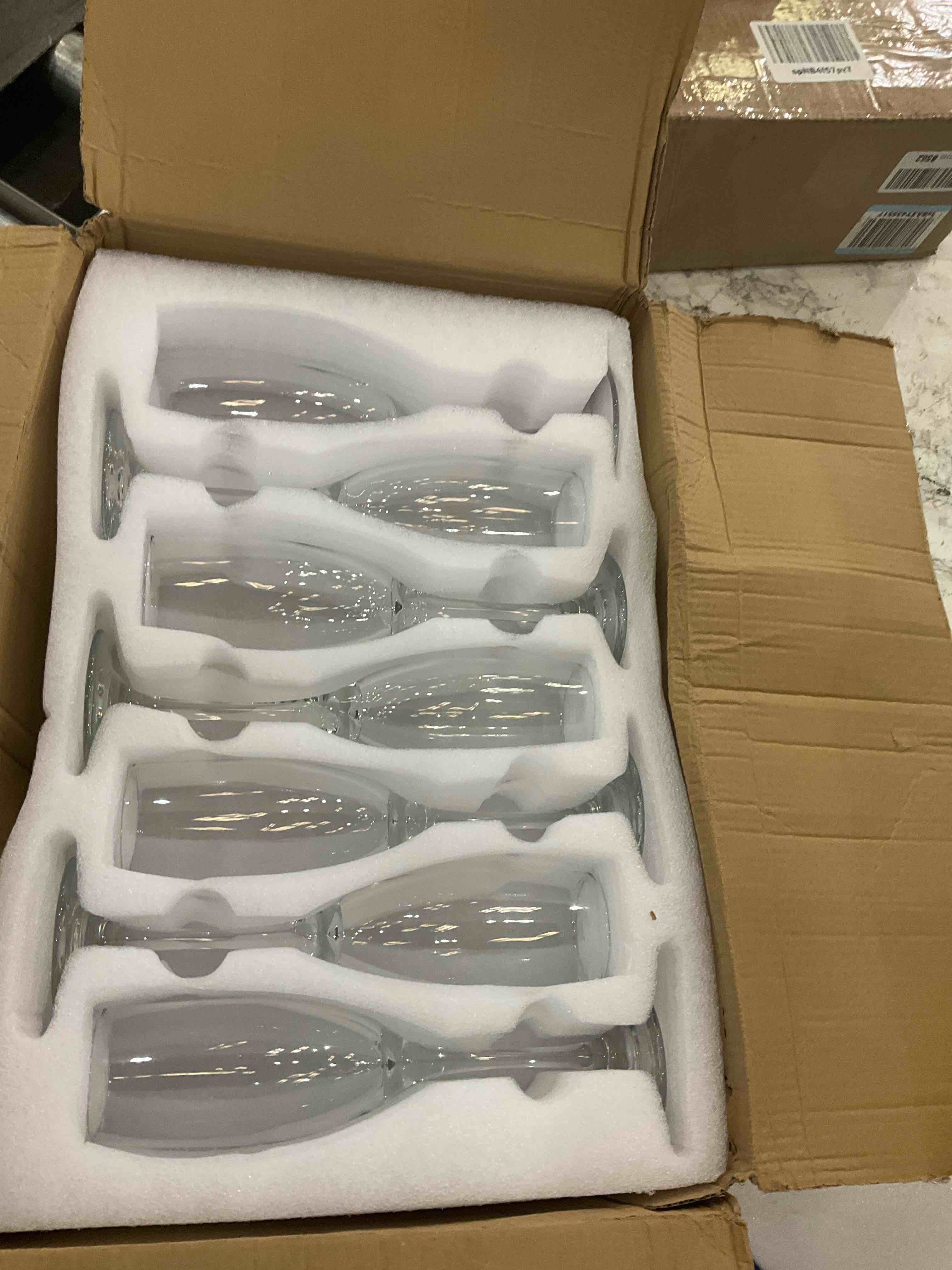 https://s3.amazonaws.com/lotting-images-prod/BargainHunt/EXS01559326_1715349937913.jpeg