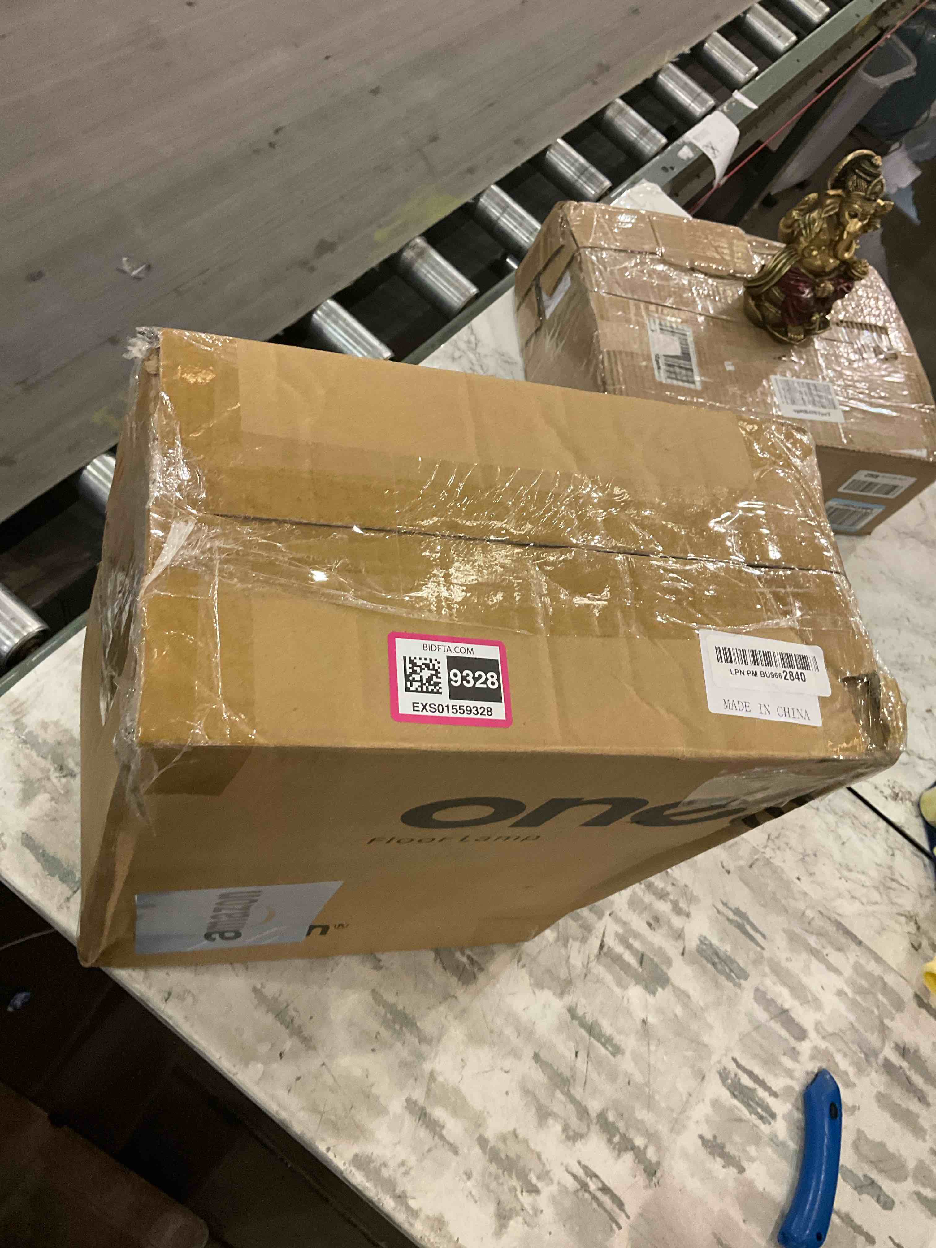 https://s3.amazonaws.com/lotting-images-prod/BargainHunt/EXS01559328_1715350139057.jpeg