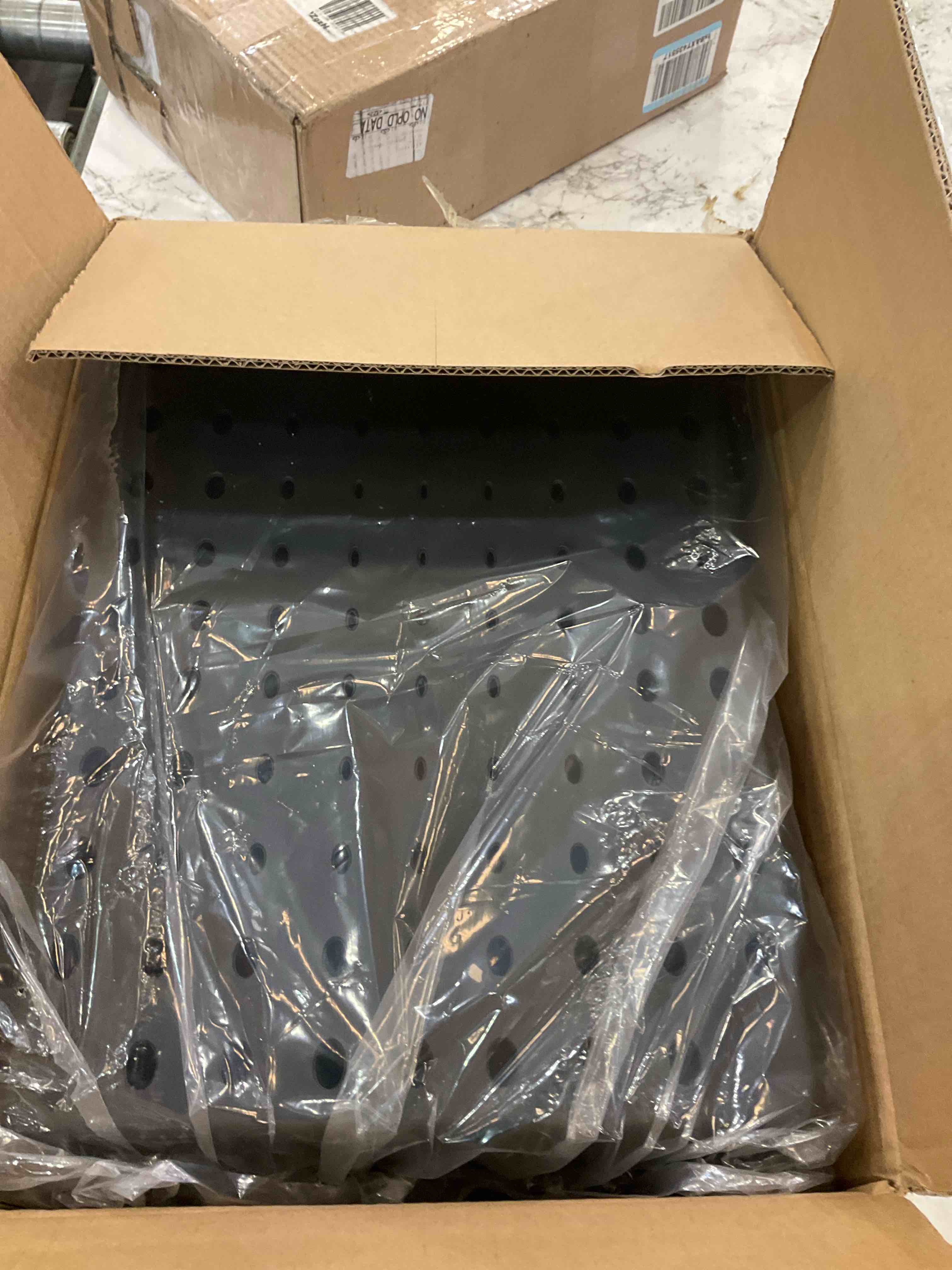 https://s3.amazonaws.com/lotting-images-prod/BargainHunt/EXS01559330_1715350378929.jpeg