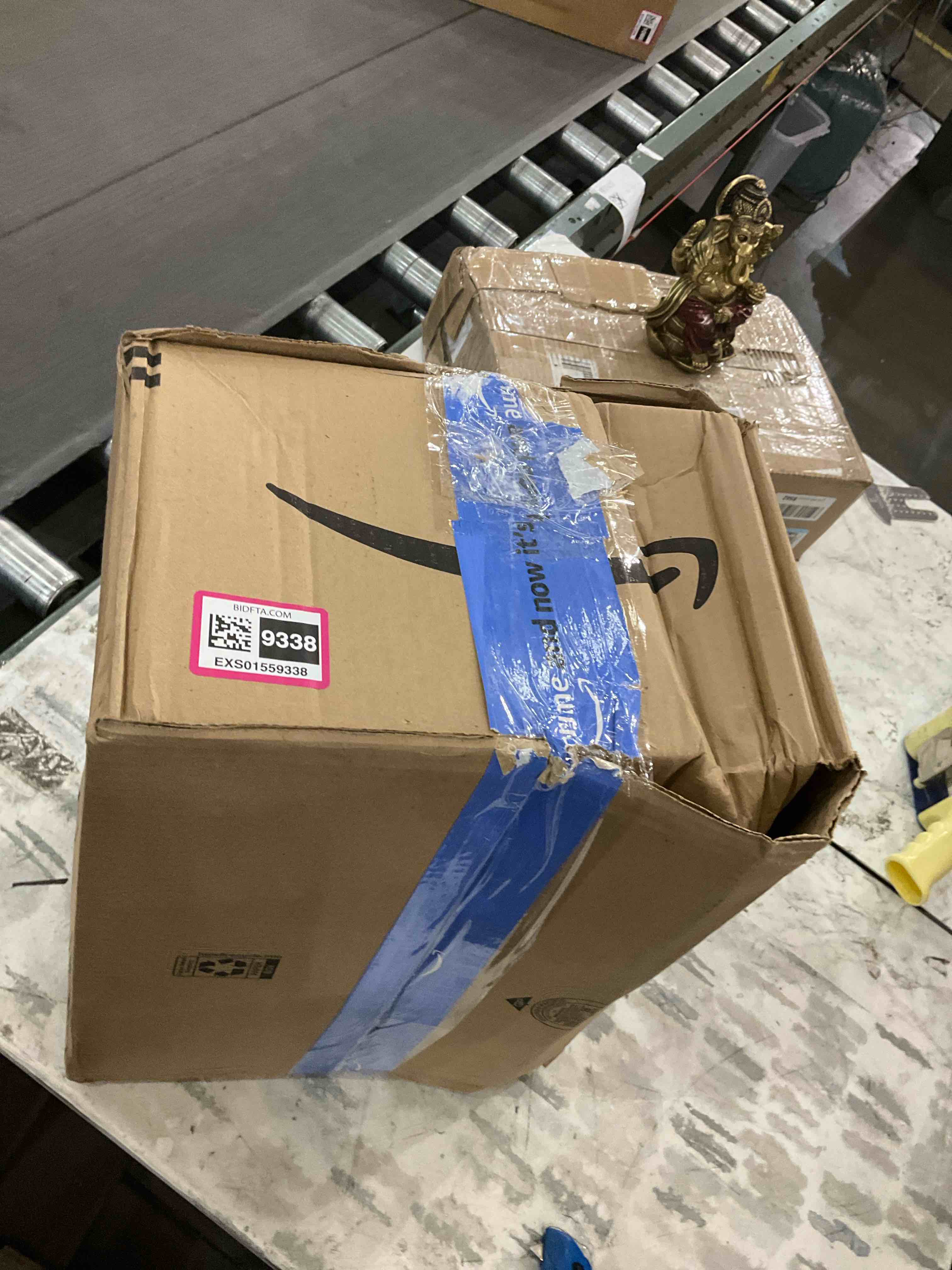 https://s3.amazonaws.com/lotting-images-prod/BargainHunt/EXS01559338_1715351037363.jpeg