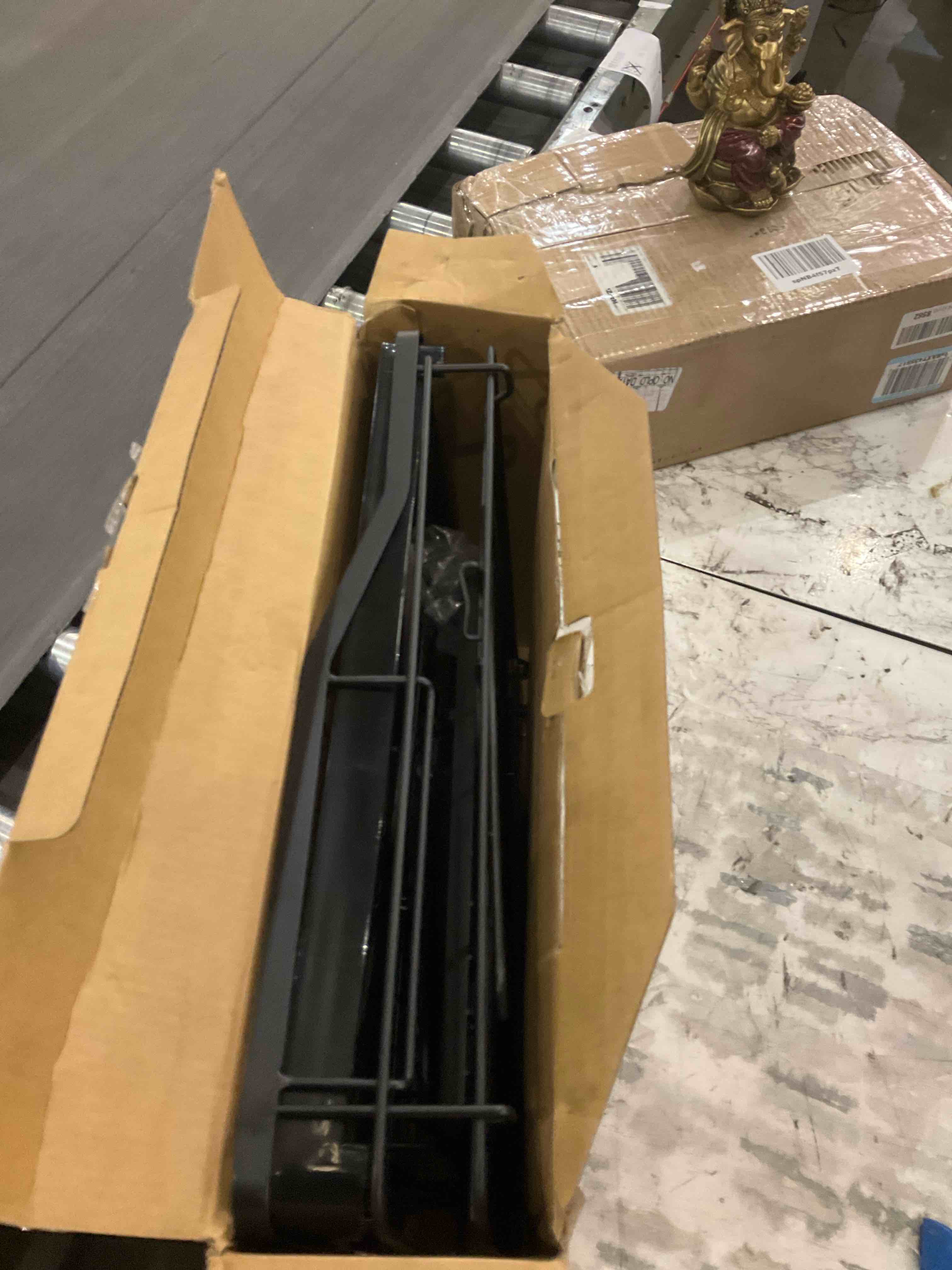 https://s3.amazonaws.com/lotting-images-prod/BargainHunt/EXS01559339_1715351093527.jpeg