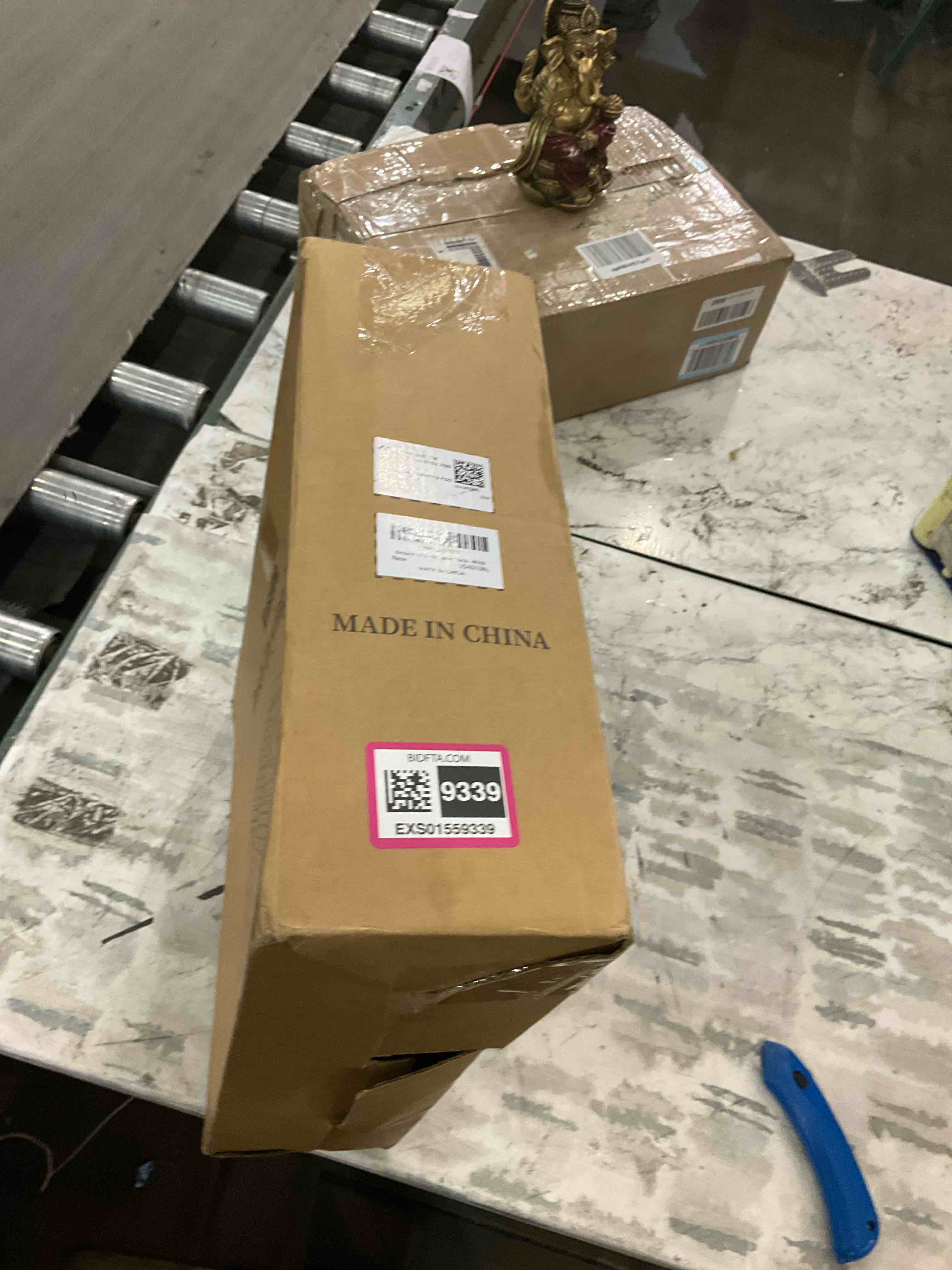 https://s3.amazonaws.com/lotting-images-prod/BargainHunt/EXS01559339_1715351136403.jpeg