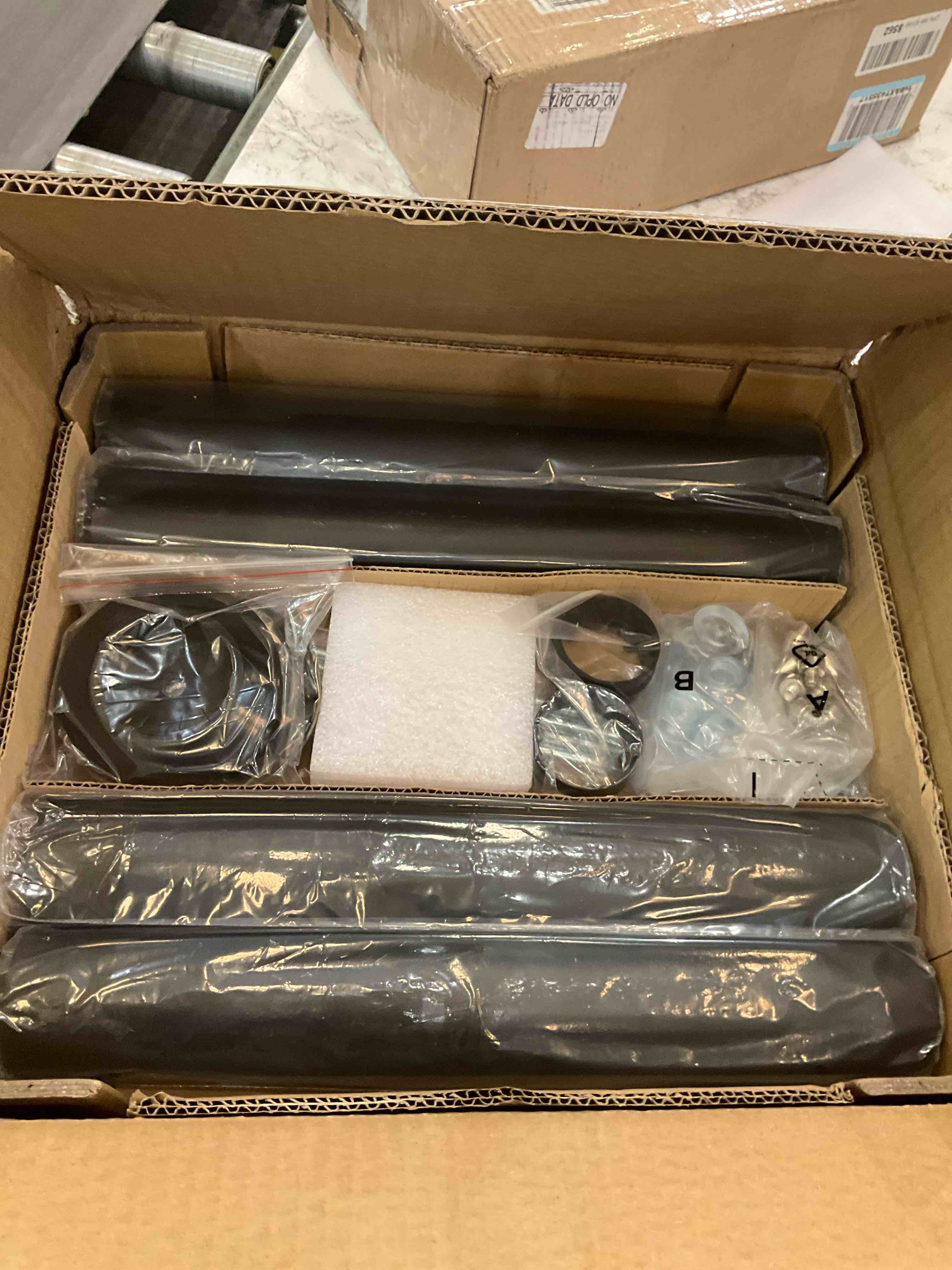 https://s3.amazonaws.com/lotting-images-prod/BargainHunt/EXS01559350_1715353114661.jpeg