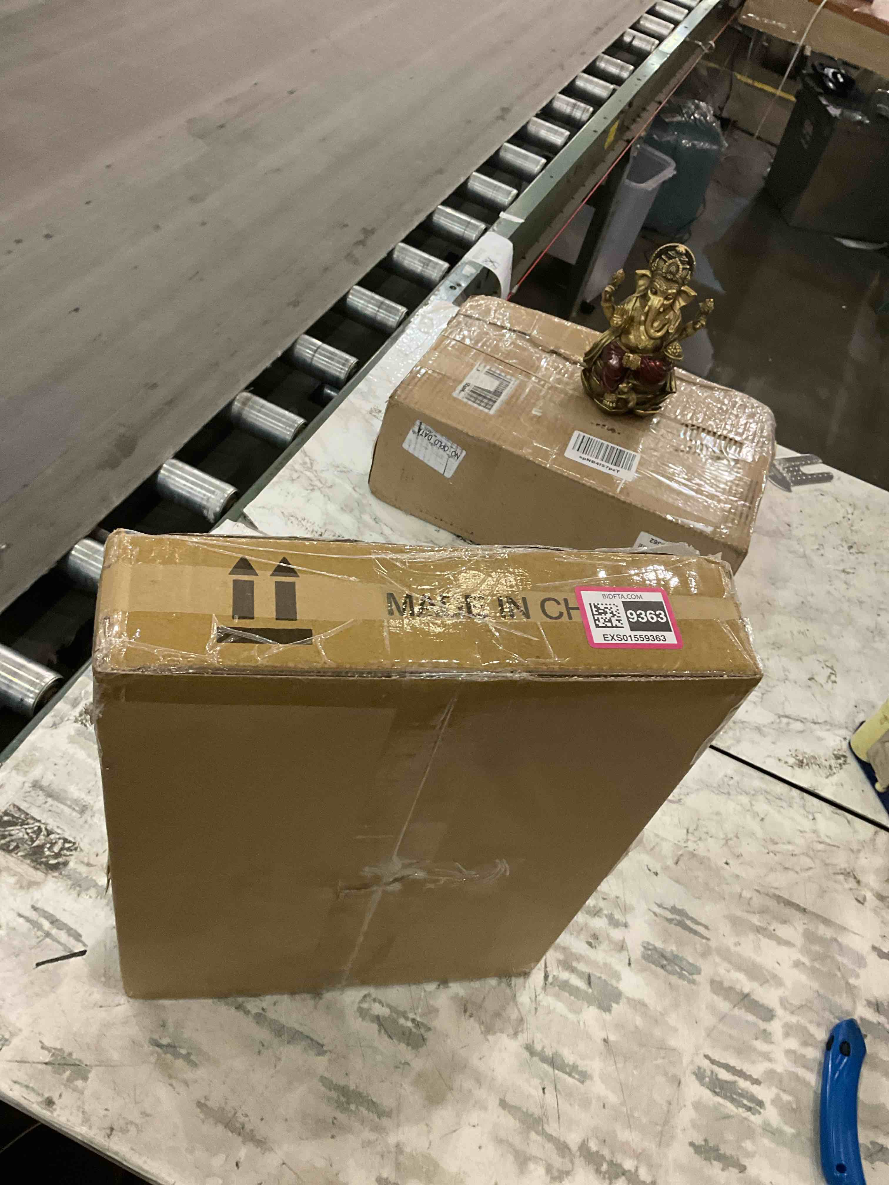 https://s3.amazonaws.com/lotting-images-prod/BargainHunt/EXS01559363_1715354996958.jpeg