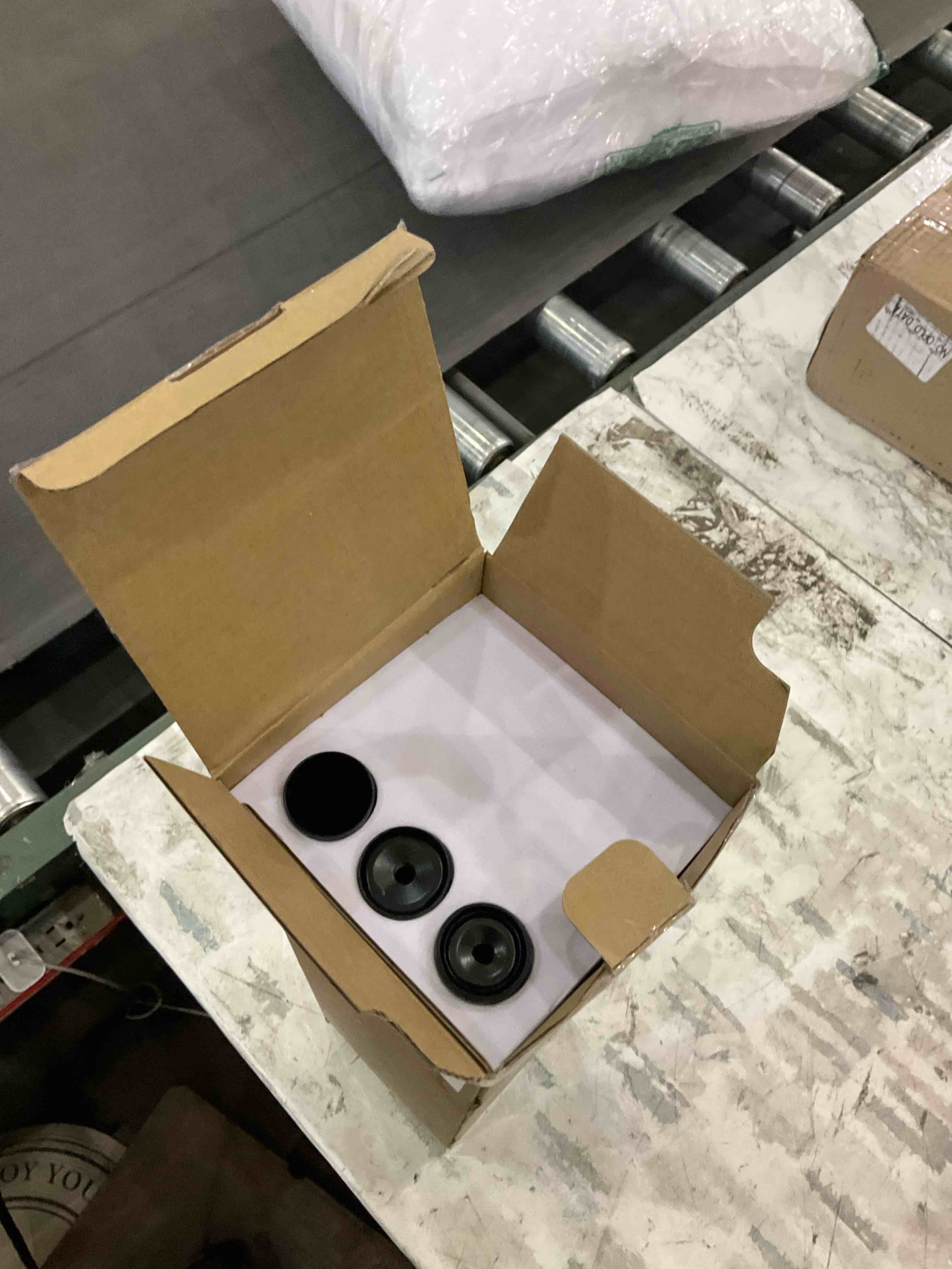 https://s3.amazonaws.com/lotting-images-prod/BargainHunt/EXS01559457_1715610557911.jpeg