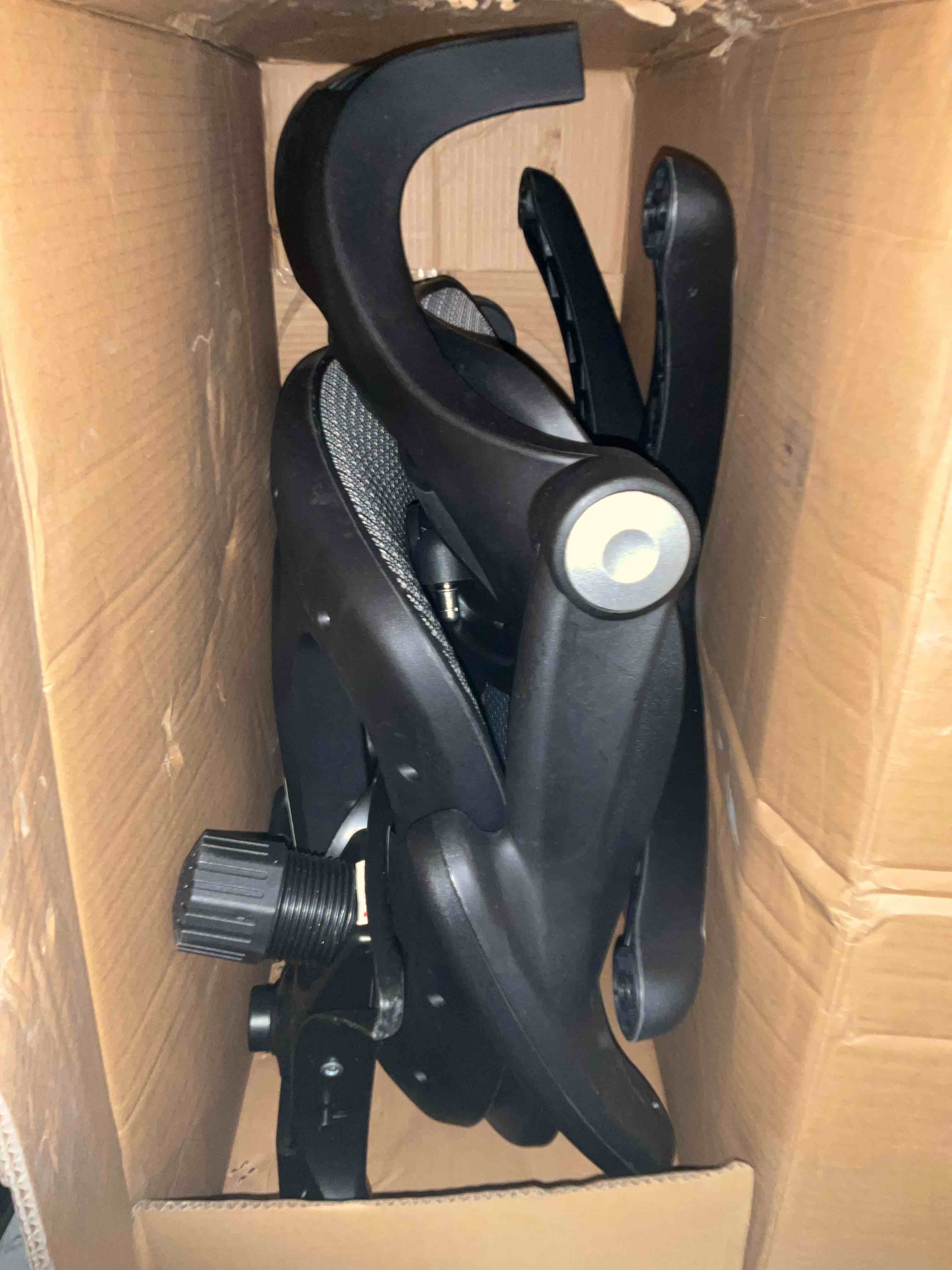 https://s3.amazonaws.com/lotting-images-prod/BargainHunt/EXS01559708_1715601302936.jpeg