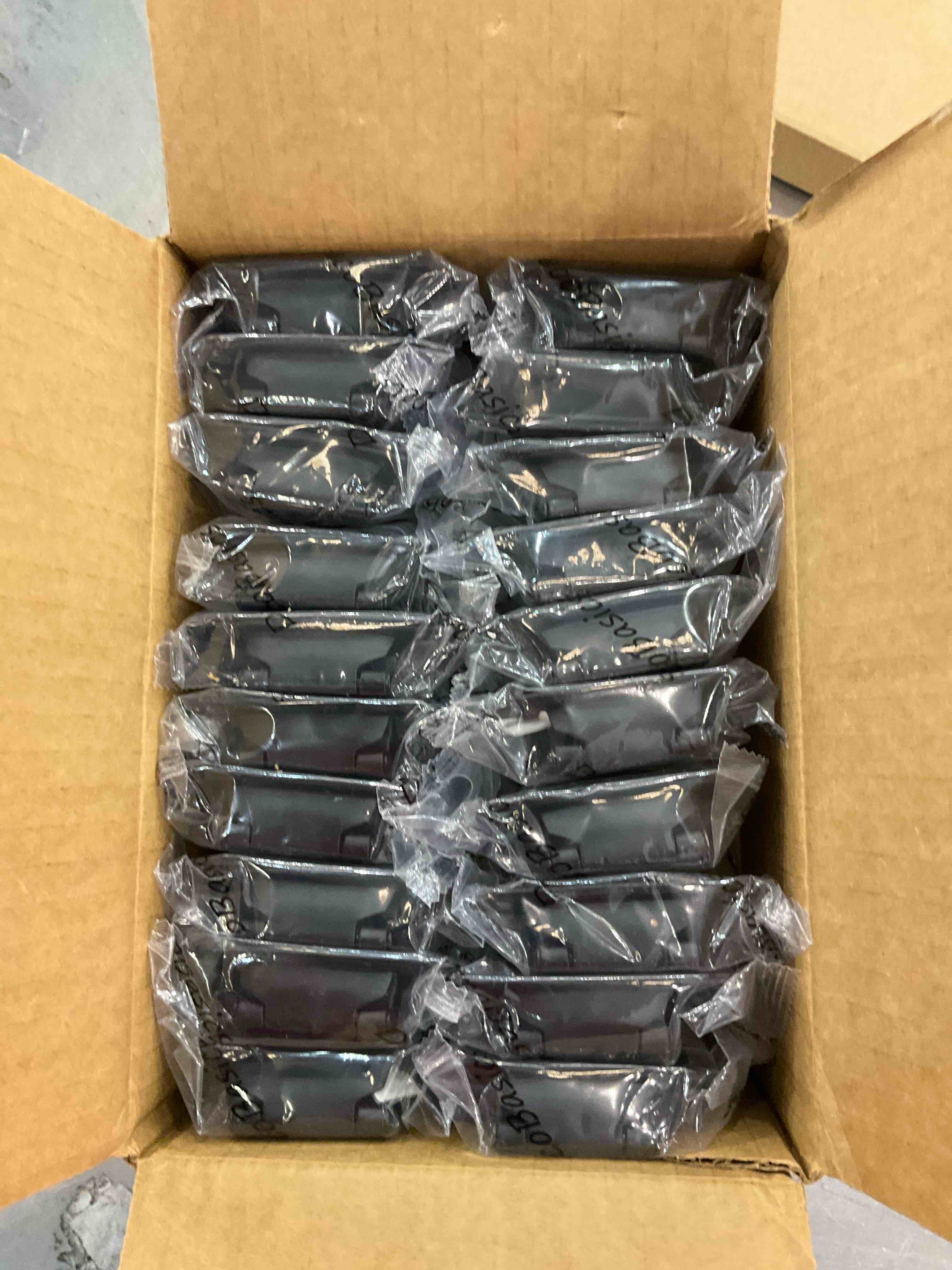 https://s3.amazonaws.com/lotting-images-prod/BargainHunt/EXS01559869_1715625393795.jpeg