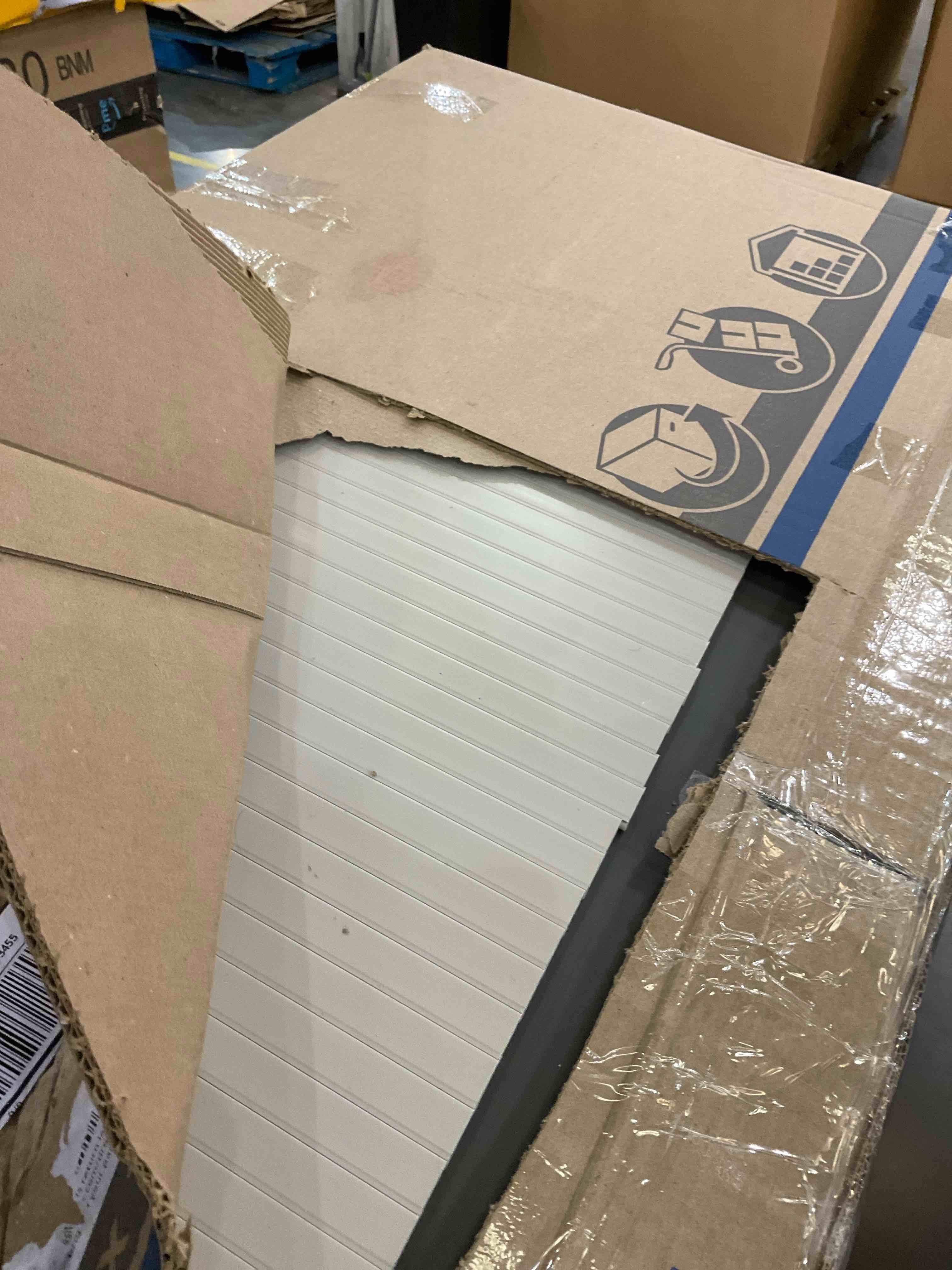 https://s3.amazonaws.com/lotting-images-prod/BargainHunt/EXS01560036_1719930538445.jpeg