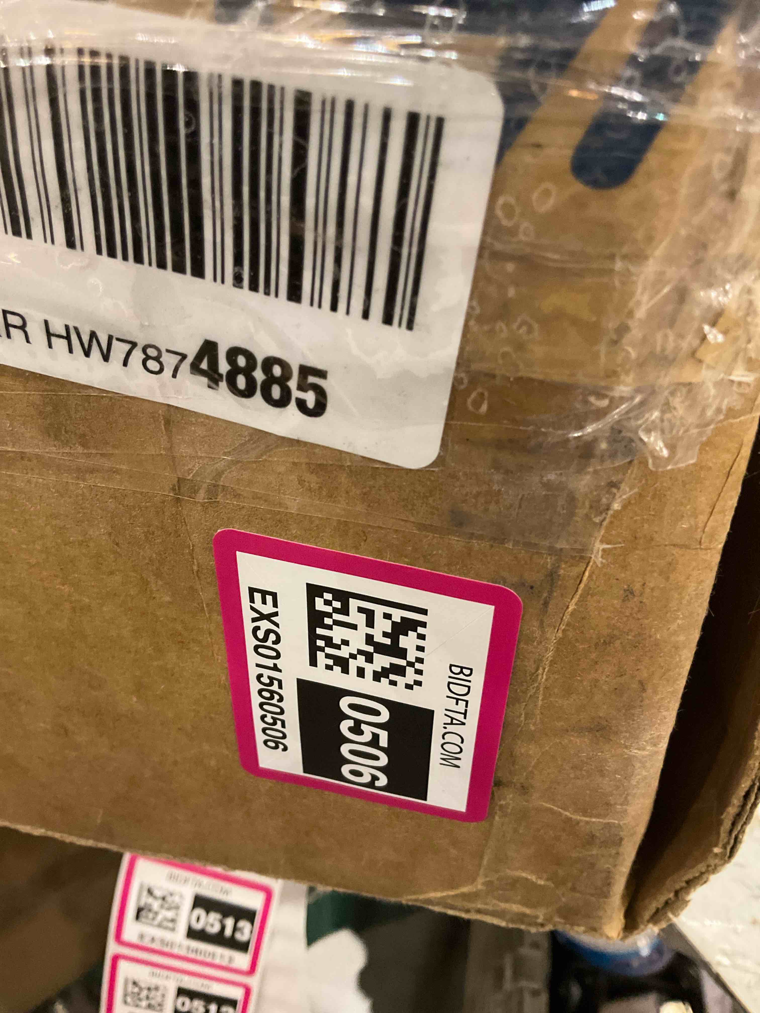 https://s3.amazonaws.com/lotting-images-prod/BargainHunt/EXS01560506_1716398823612.jpeg