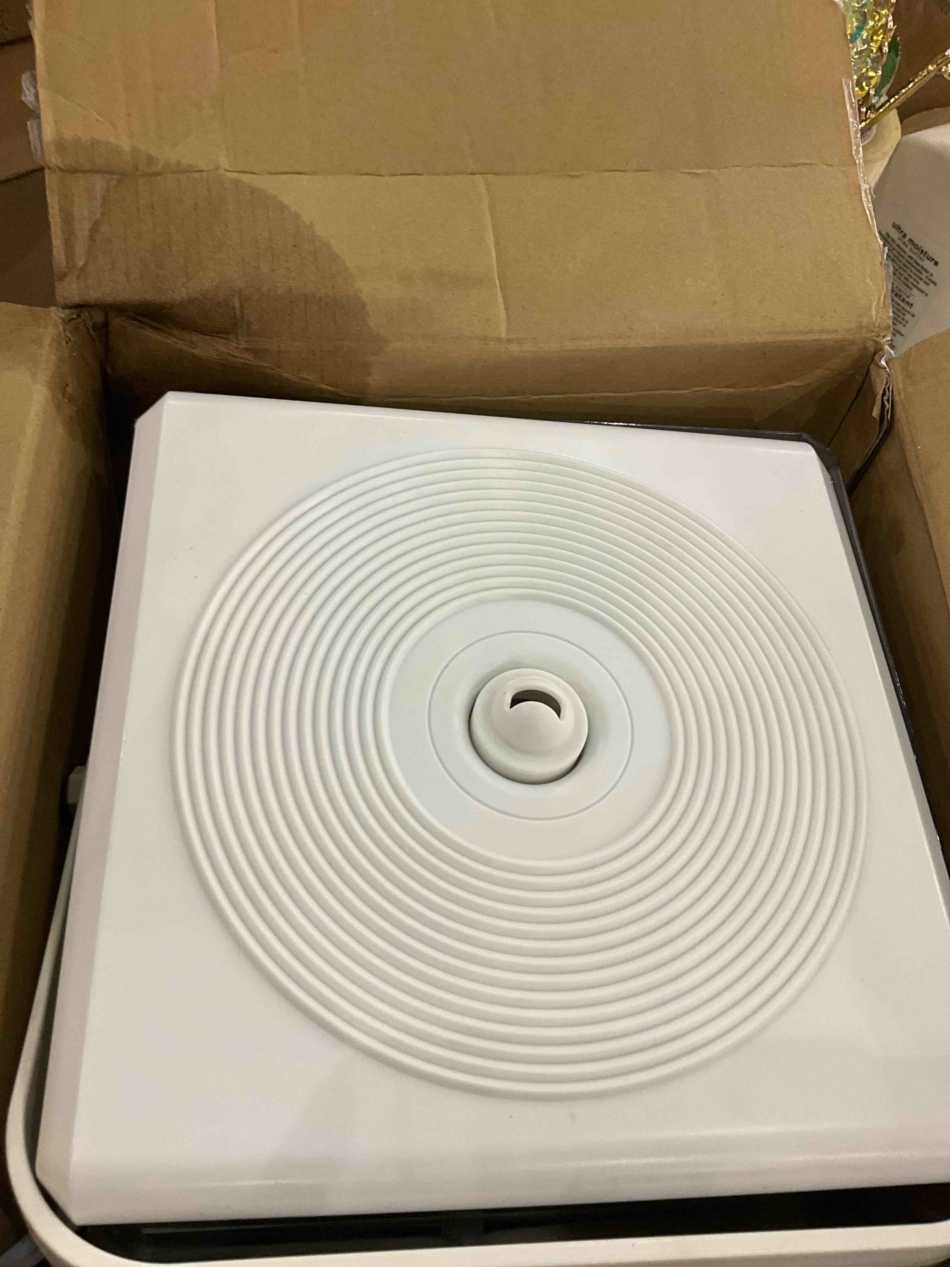 https://s3.amazonaws.com/lotting-images-prod/BargainHunt/EXS01560547_1716405398219.jpeg
