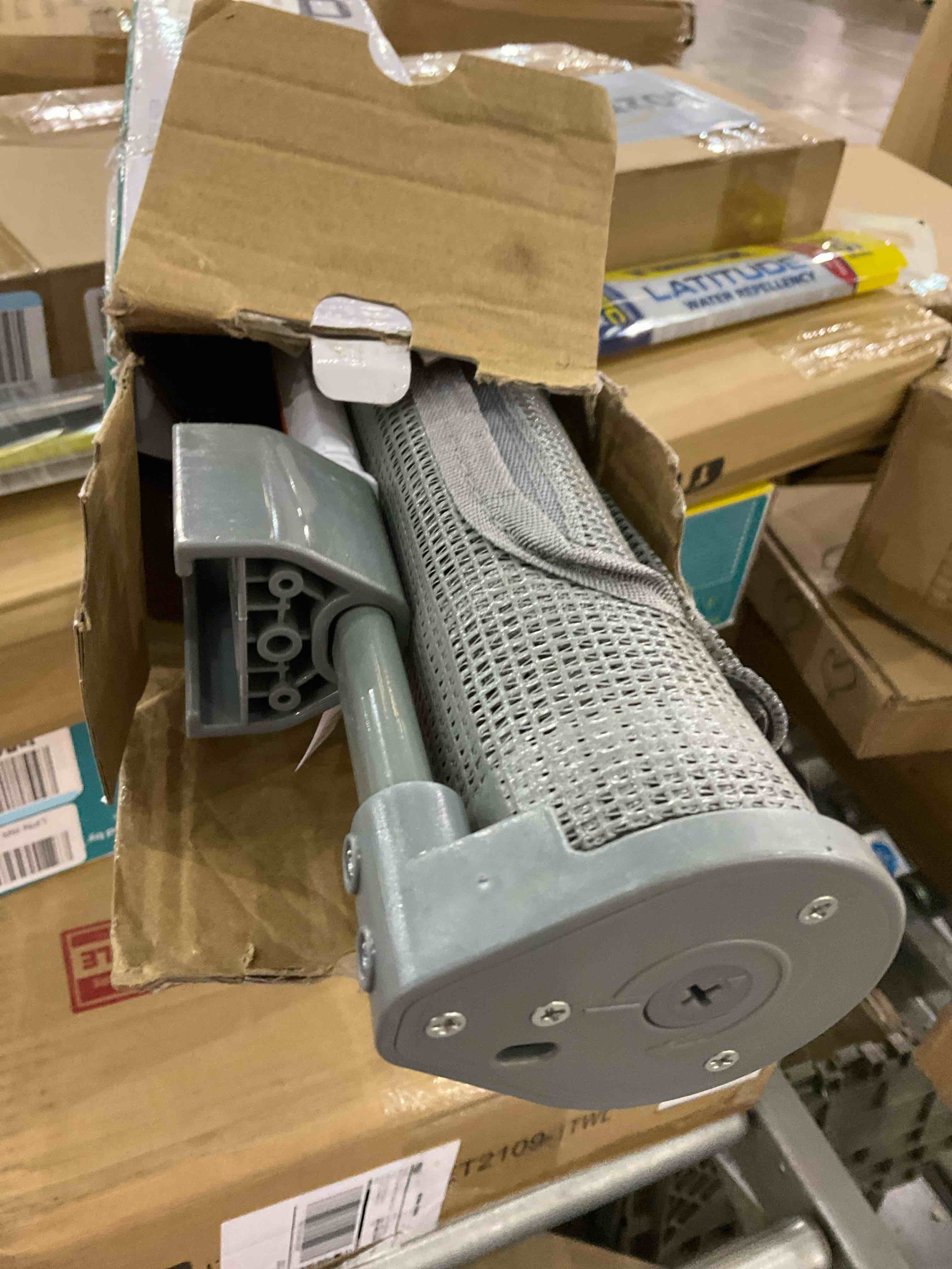 https://s3.amazonaws.com/lotting-images-prod/BargainHunt/EXS01560656_1716551238947.jpeg