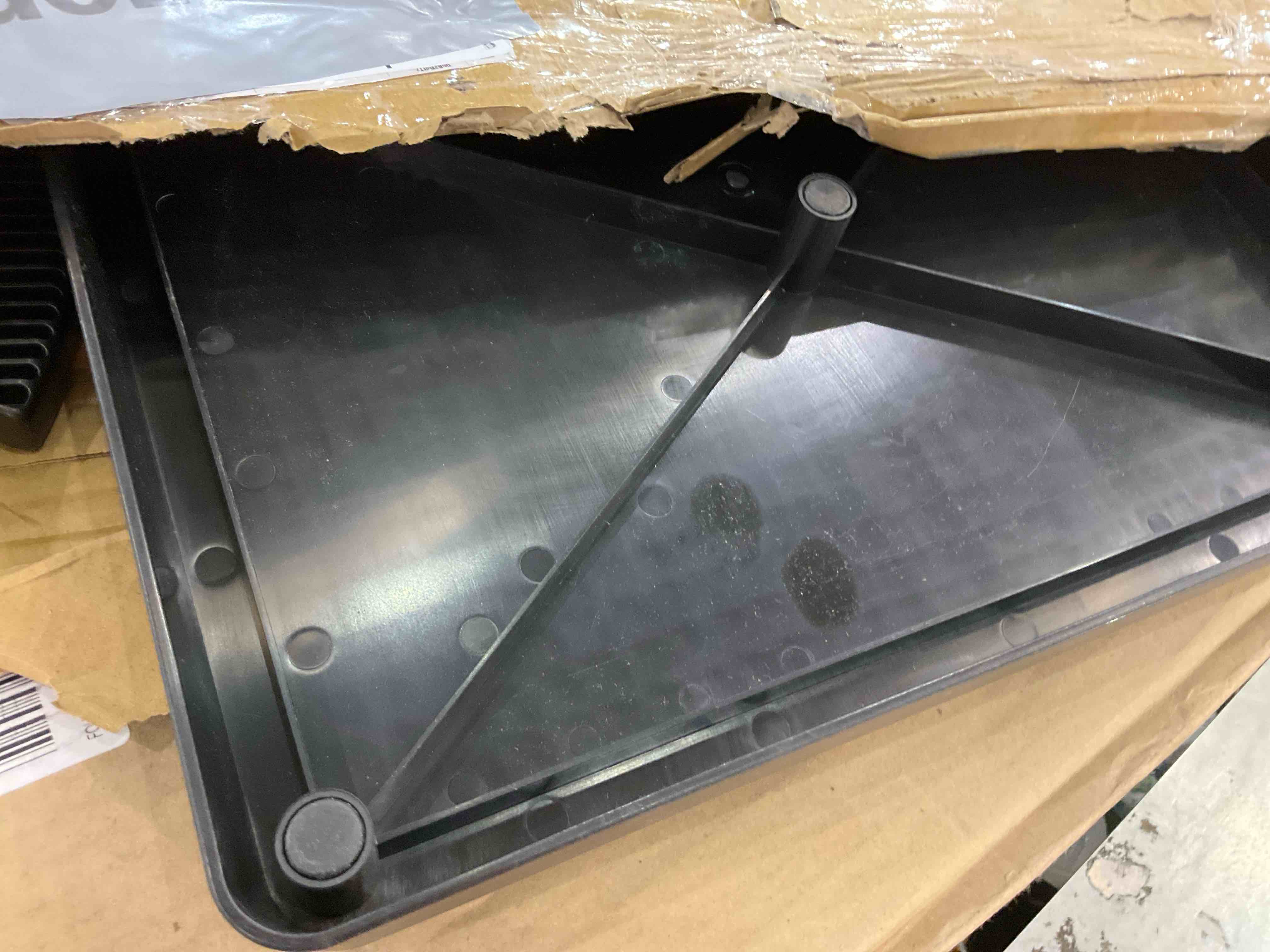 https://s3.amazonaws.com/lotting-images-prod/BargainHunt/EXS01560673_1716552573427.jpeg