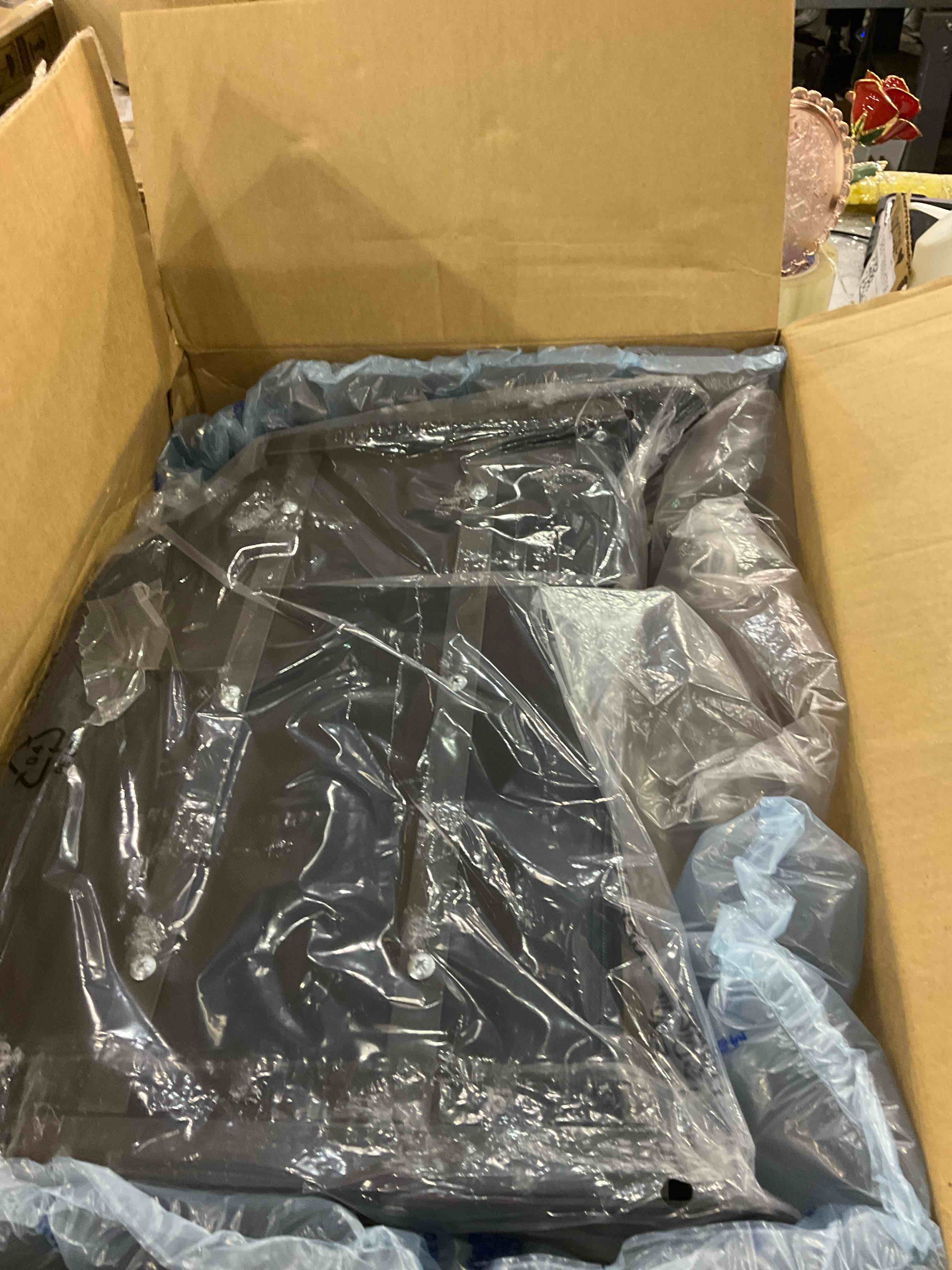 https://s3.amazonaws.com/lotting-images-prod/BargainHunt/EXS01560795_1716897028582.jpeg