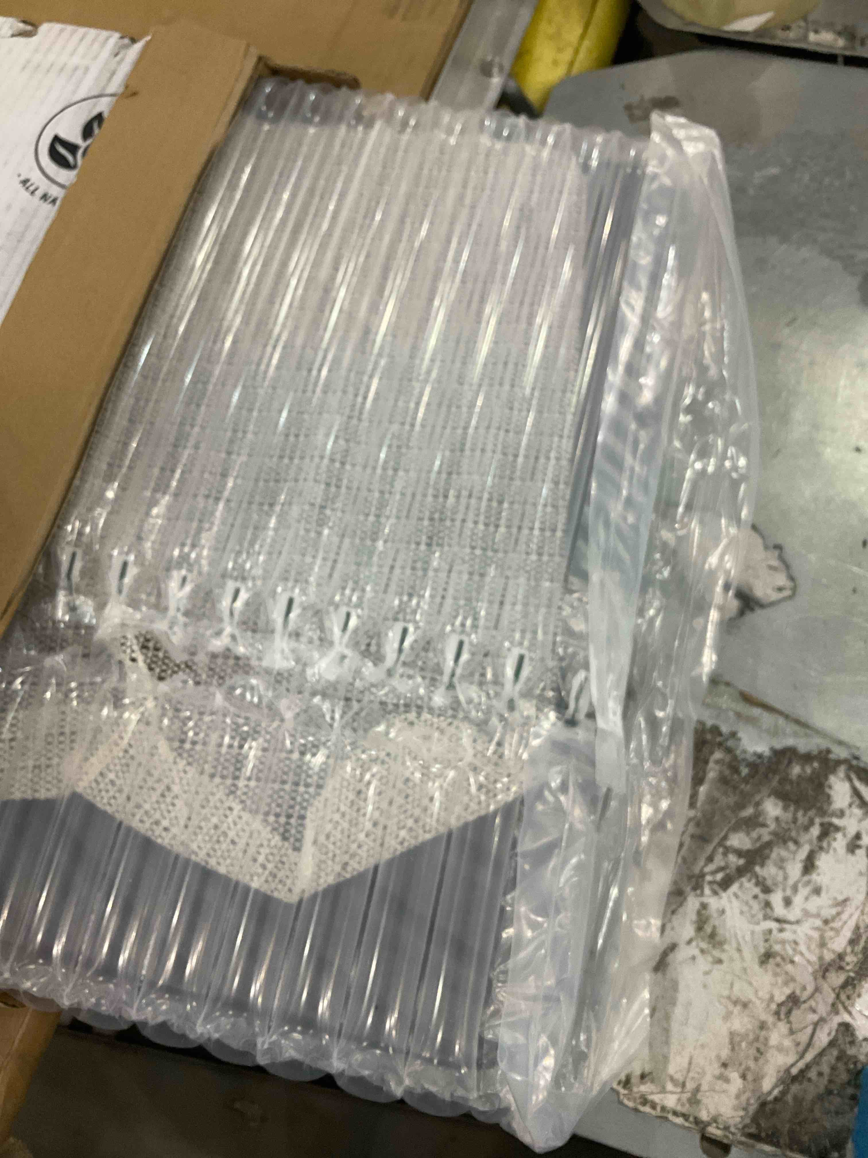 https://s3.amazonaws.com/lotting-images-prod/BargainHunt/EXS01560873_1716982988172.jpeg