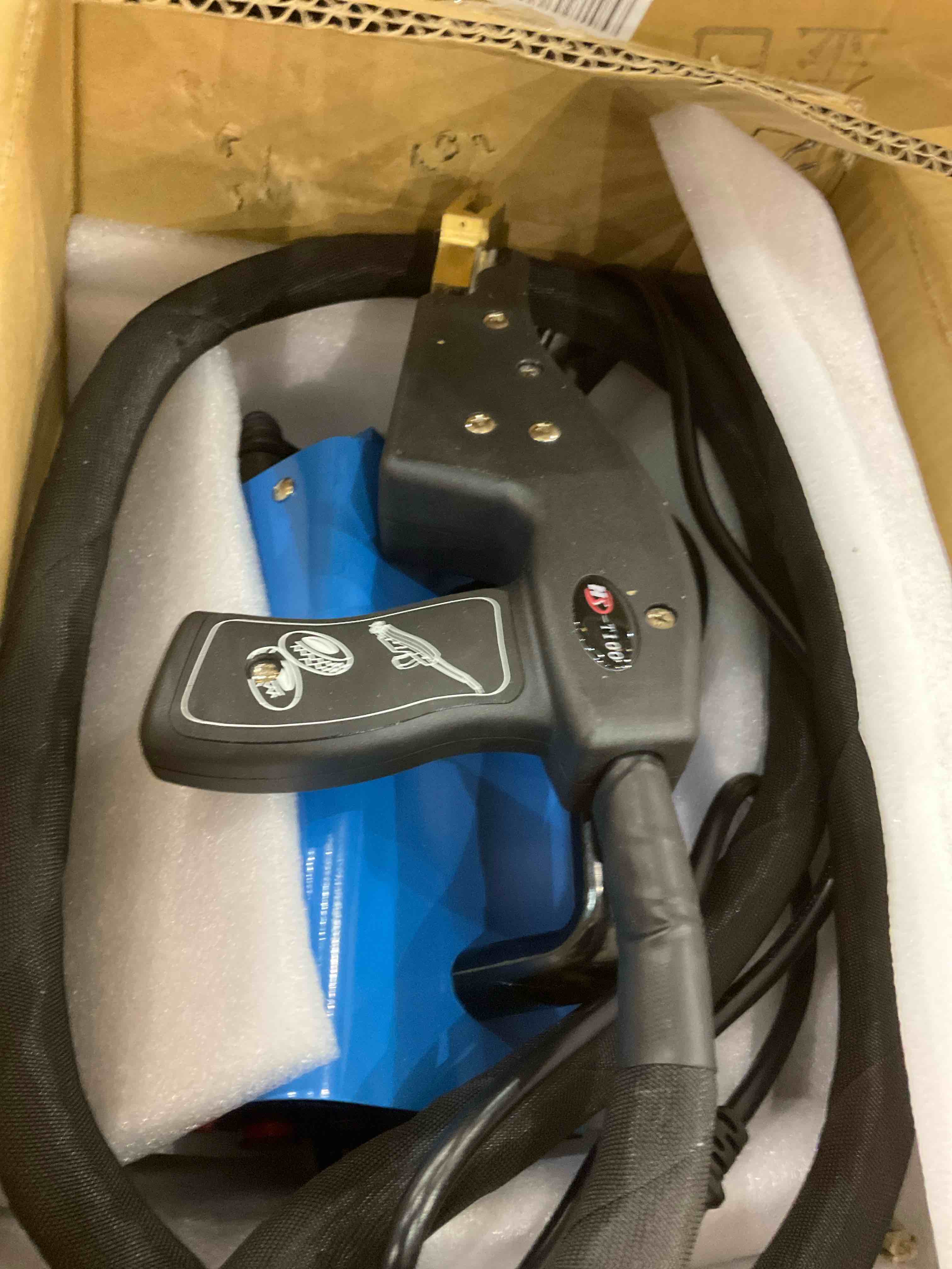 https://s3.amazonaws.com/lotting-images-prod/BargainHunt/EXS01560888_1716984967093.jpeg