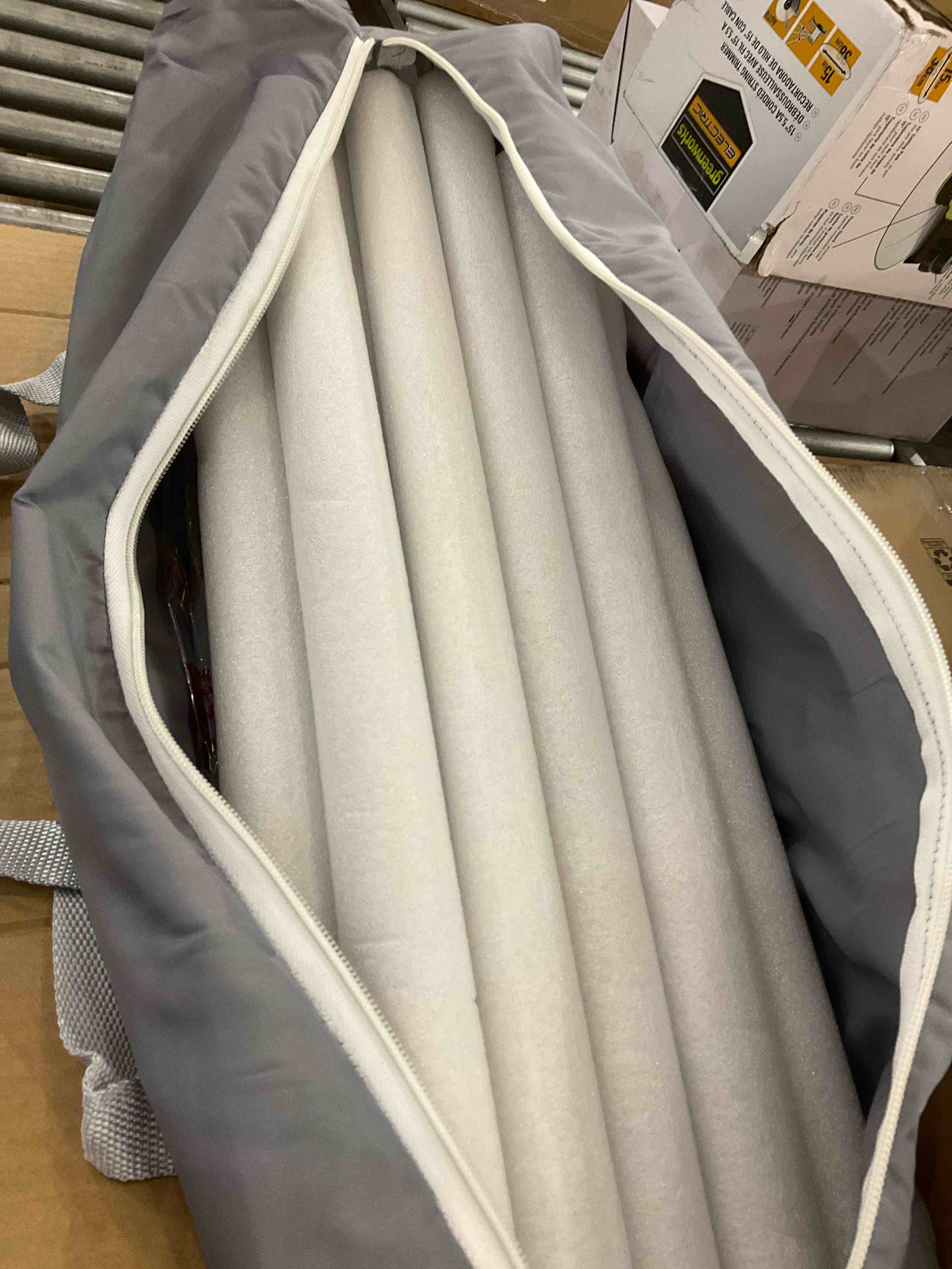https://s3.amazonaws.com/lotting-images-prod/BargainHunt/EXS01560912_1716989772859.jpeg