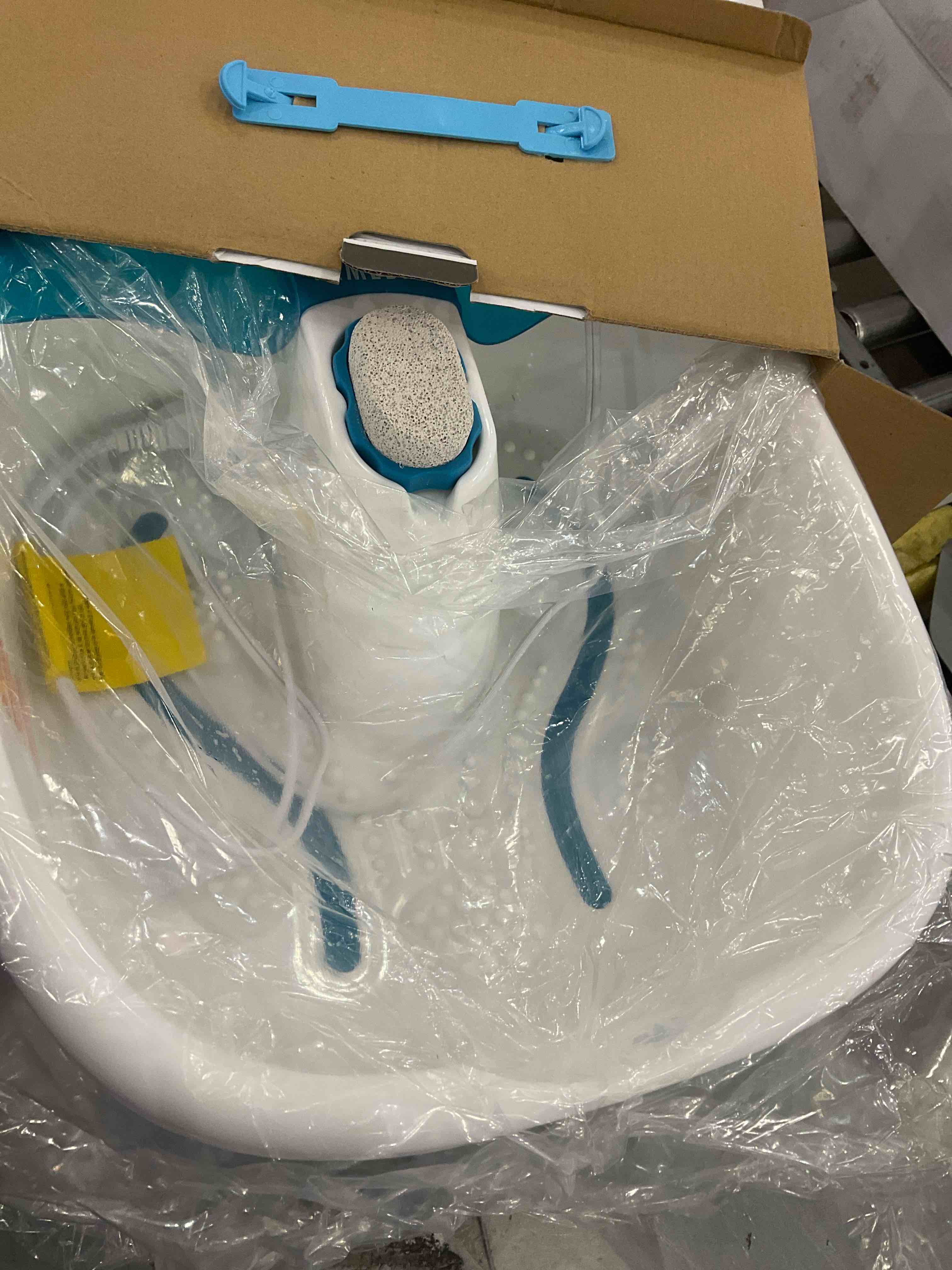 HoMedics Bubble Mate Foot Spa, Toe Touch Controlled Foot Bath with Invigorating Bubbles and Splash Proof, Raised Massage nodes and Removable Pumice Stone