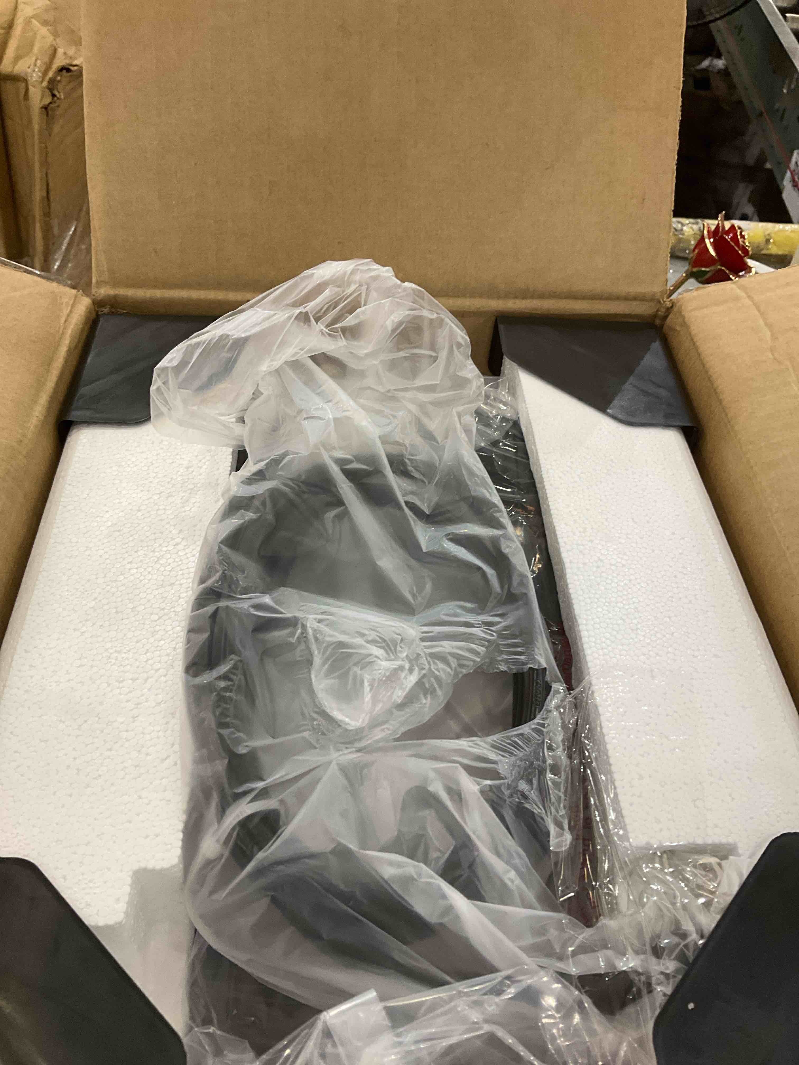 https://s3.amazonaws.com/lotting-images-prod/BargainHunt/EXS01560943_1716992900541.jpeg