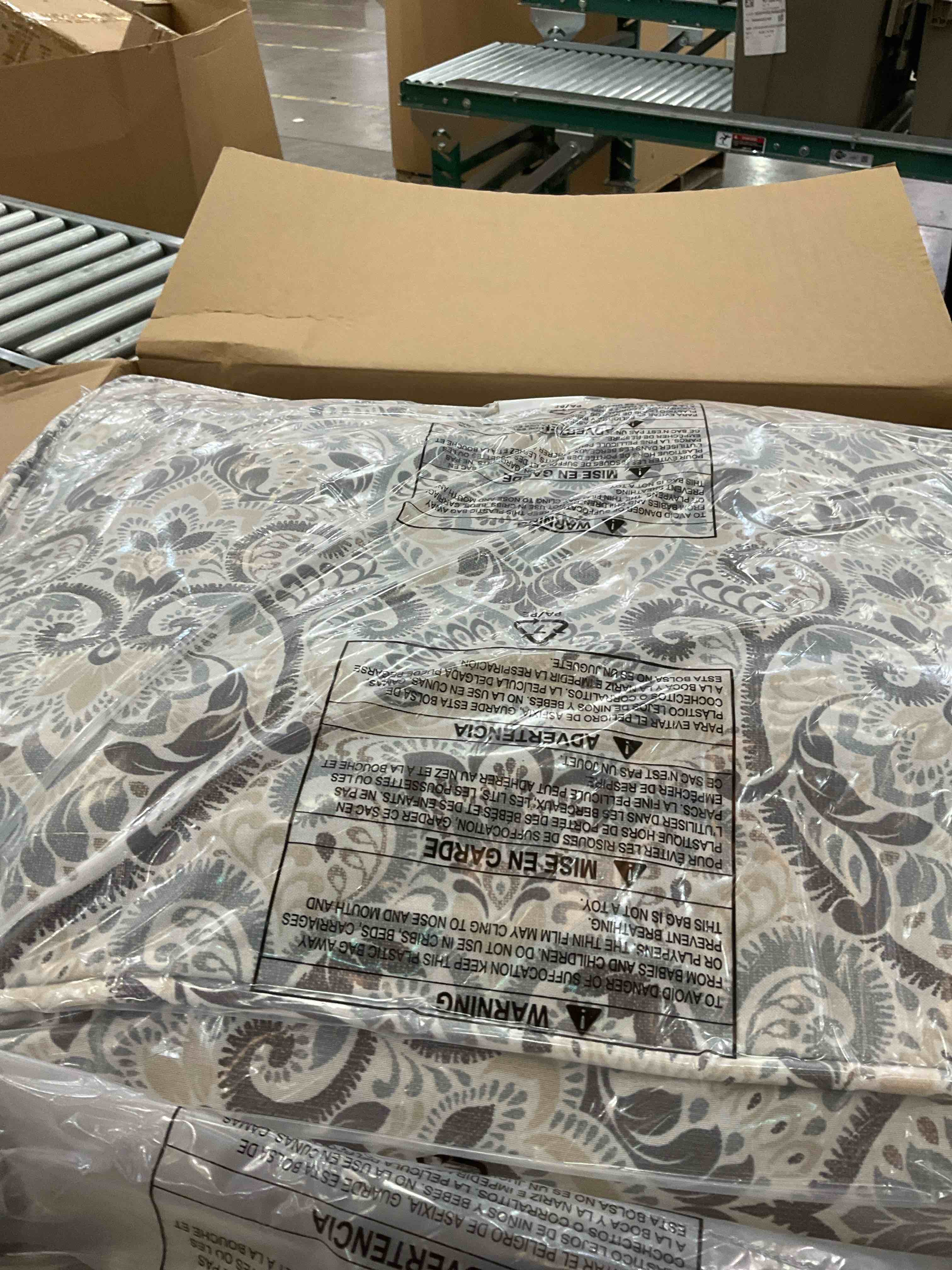 https://s3.amazonaws.com/lotting-images-prod/BargainHunt/EXS01560987_1717002196171.jpeg