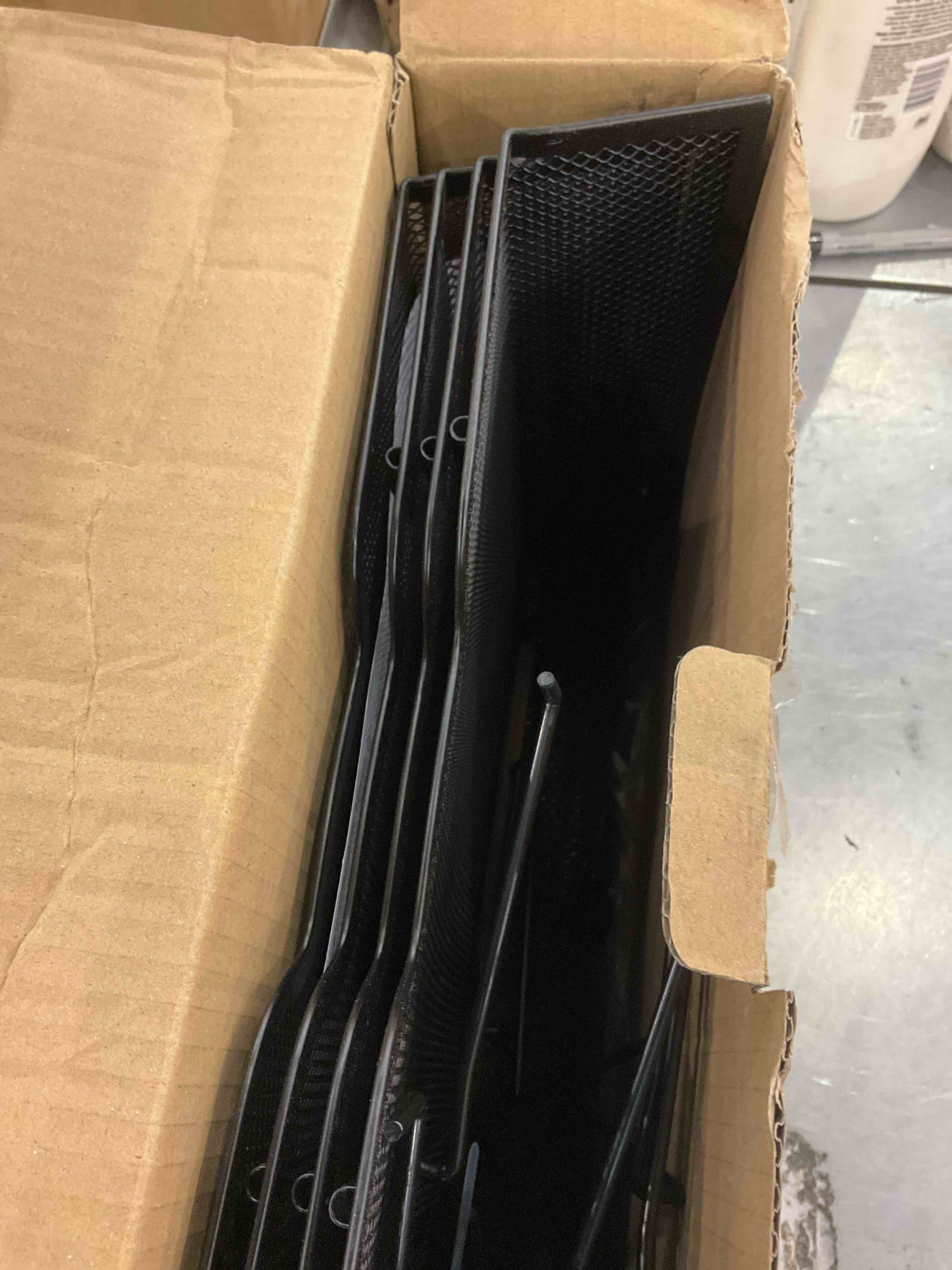 https://s3.amazonaws.com/lotting-images-prod/BargainHunt/EXS01561129_1716223794739.jpeg